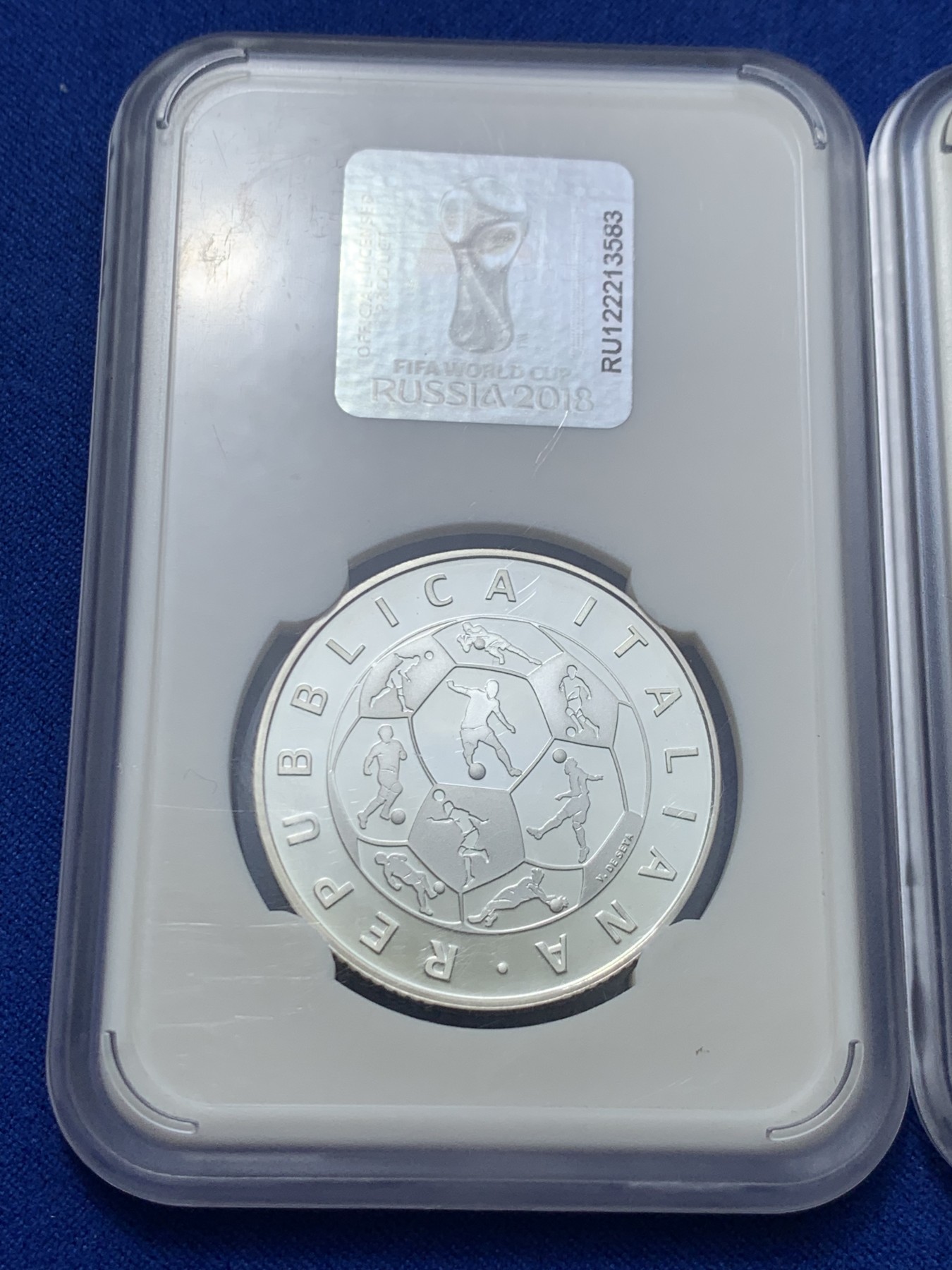 《竞宝斋》第257场-周日，周一 2场连拍 (全场包邮) 两枚一组 2018年俄罗斯世界杯-意大利发行银币