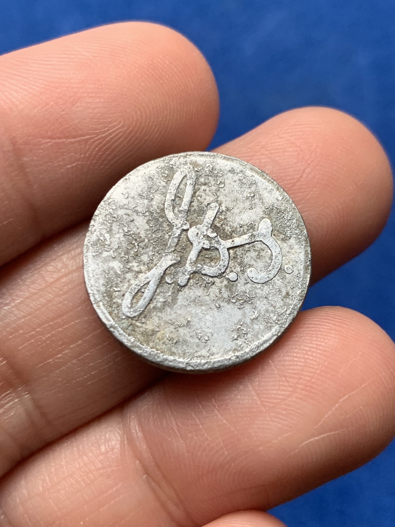 《竞宝斋》第257场-周日，周一 2场连拍 (全场包邮) 中国1920-1939年上海法租界公交代用币 正面上海当时的公共汽车图案  非常新颖难得 背面英商公司总经理签名 细节见图