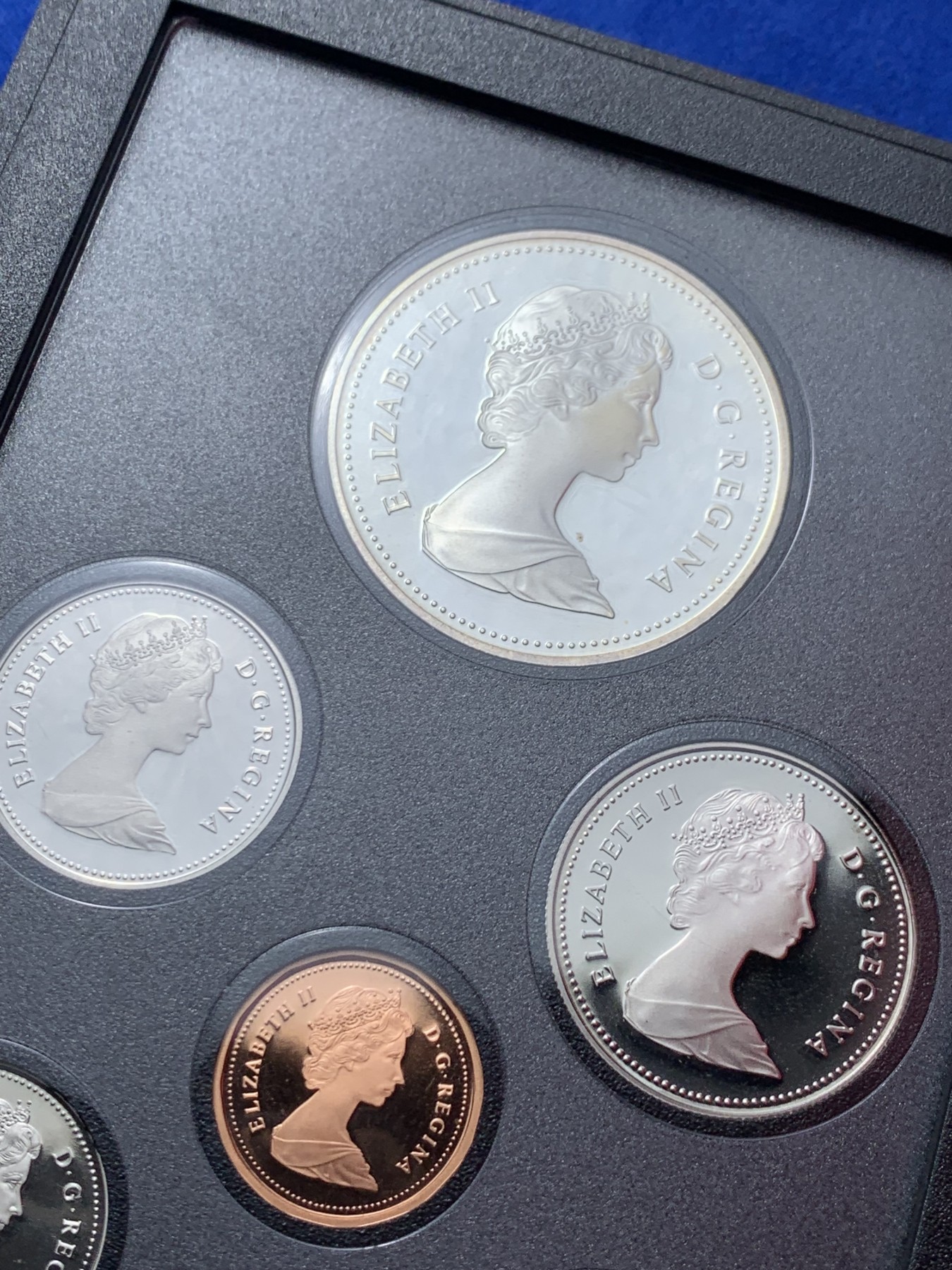 《竞宝斋》第257场-周日，周一 2场连拍 (全场包邮) 加拿大1984年套币 含大银币一枚