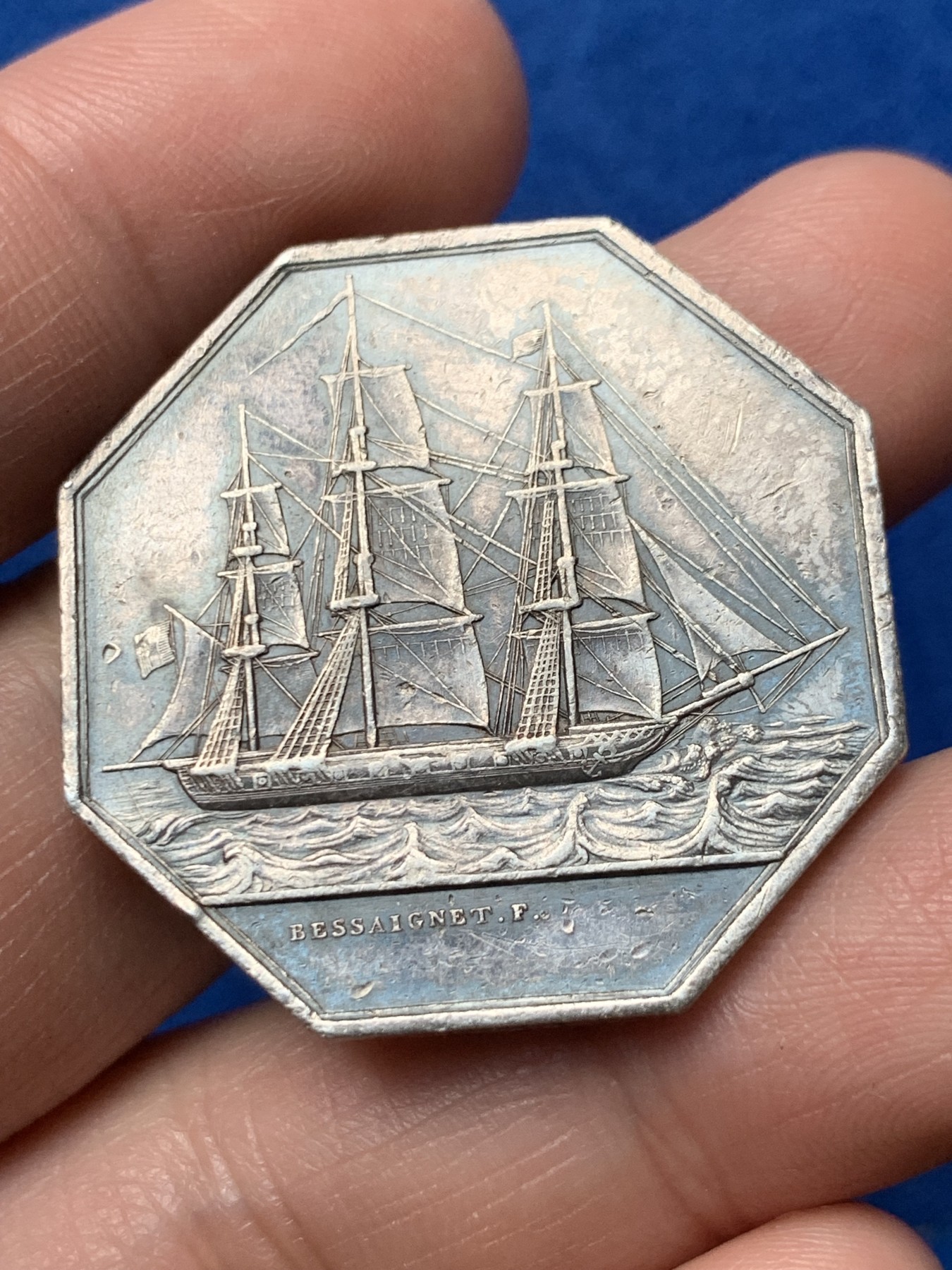 《竞宝斋》第257场-周日，周一 2场连拍 (全场包邮) 法国1845-1860巴黎海事保险八角银质代币 34.8mm 18.8g 手指铭银标