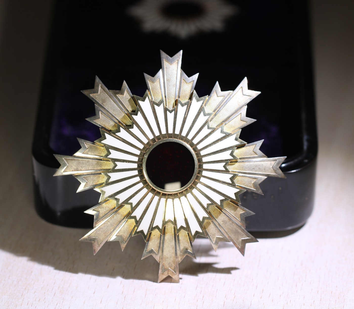 大猫徽章拍卖第245期  勿忘国耻 勋二等旭日重光章 全品