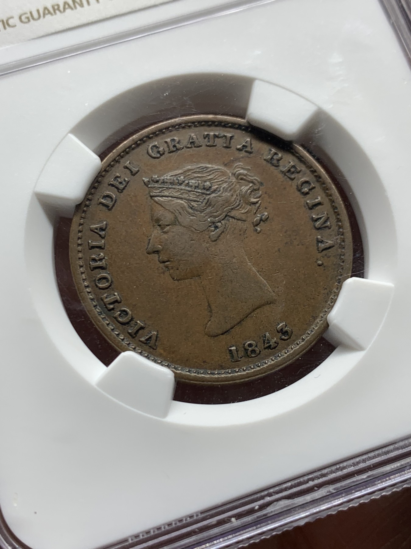 《竞宝斋》第257场-周日，周一 2场连拍 (全场包邮) NGC AU53BN 加拿大1843新布伦瑞克半便士铜币，早期加拿大难得一见，小维青年像+大帆船，比较讨喜的一版小维年轻头像。高分仅个位数，稀见品种