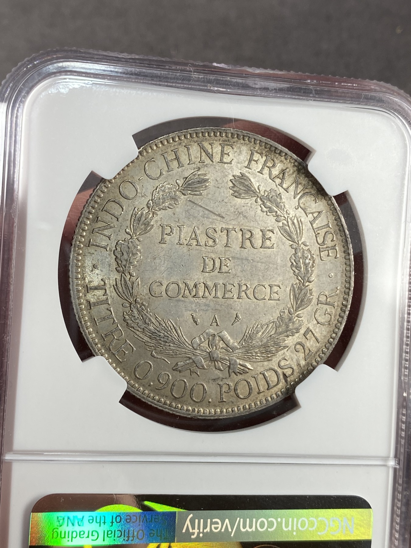 万国钱币拍卖第023期（金辉银韵之夜） NGC UNCD 1927年法属印支1皮阿斯特坐洋大银币 状态非常好可惜
