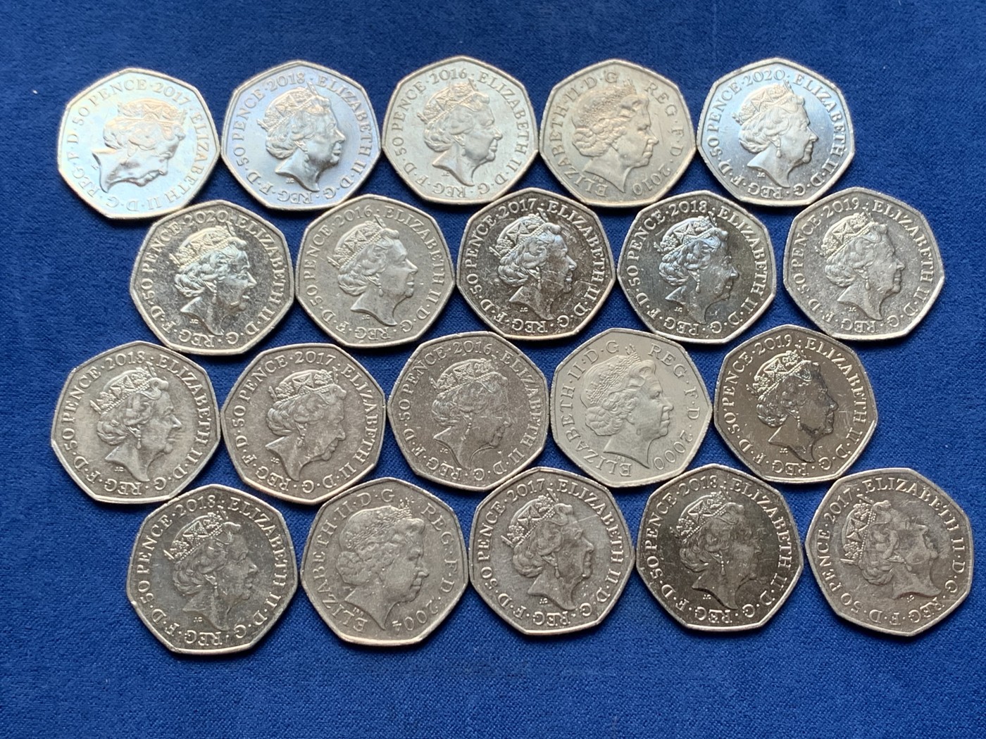 《竞宝斋》第257场-周日，周一 2场连拍 (全场包邮) 20枚一组 英国50便士 含有彼得兔 帕丁顿熊 脱欧等多个系列 大多全新 基本不重复