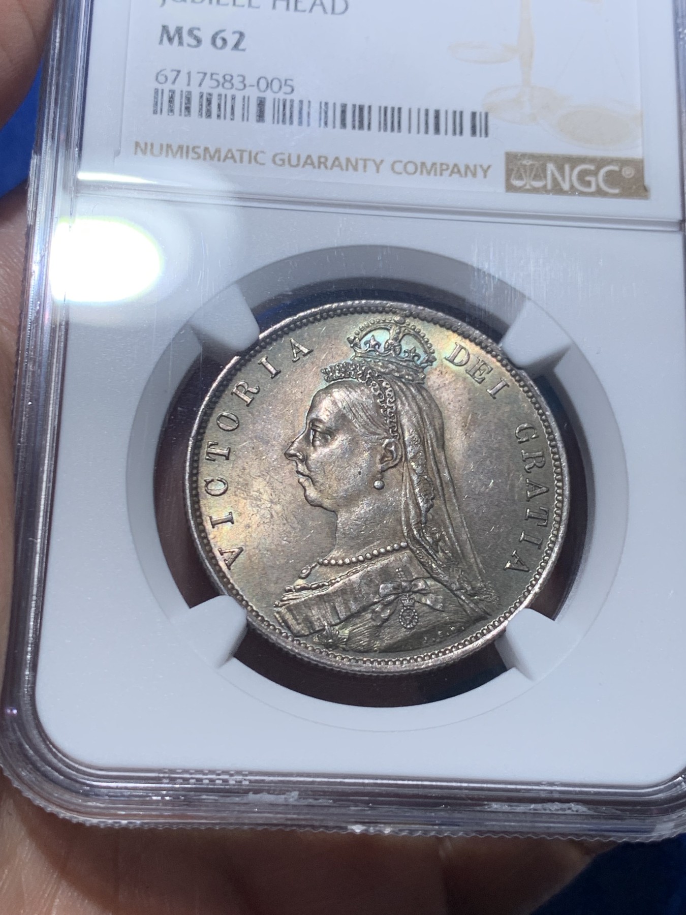 《竞宝斋》第257场-周日，周一 2场连拍 (全场包邮) NGC MS62 英国1887年维多利亚1/2克朗 深五彩带转光