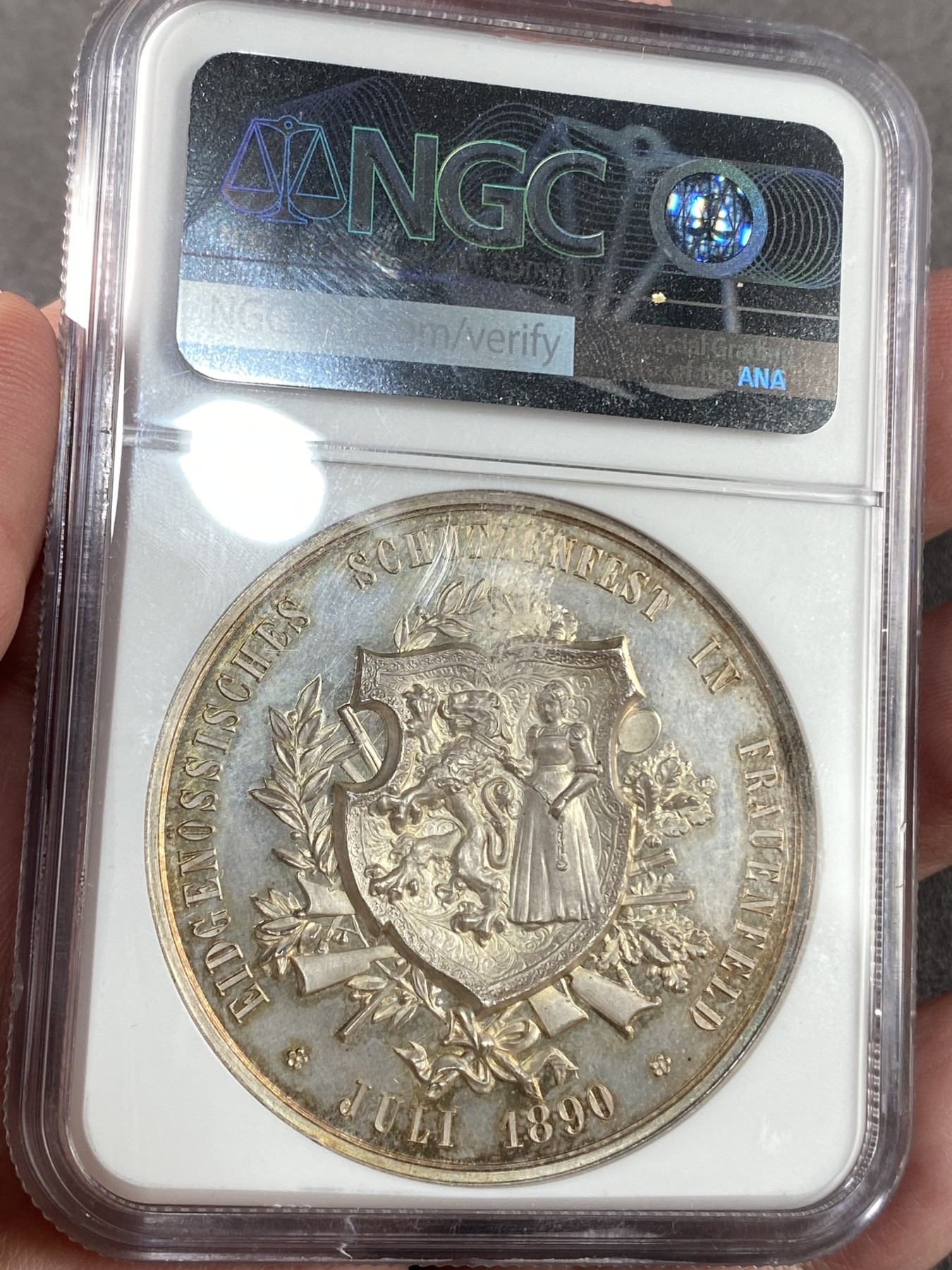 万国钱币拍卖第023期（金辉银韵之夜） NGC MS64PL 1890瑞士图尔高射击节大银章 完美的镜面，完美的包浆，一切都是那么恰到好处。
