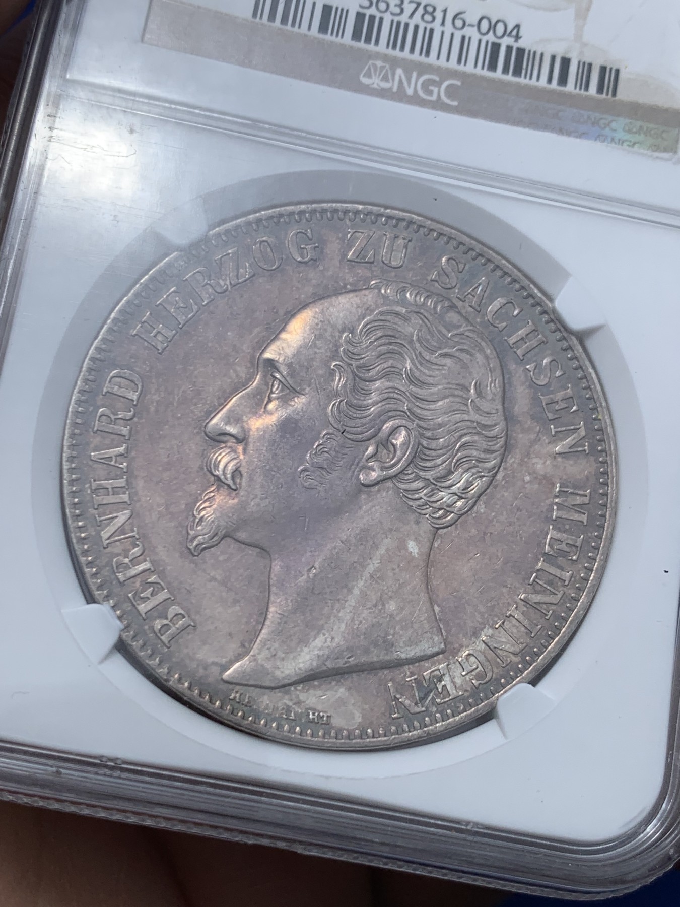 《竞宝斋》第257场-周日，周一 2场连拍 (全场包邮) NGC AU58 德国 萨克森 梅宁根 1854年 2泰勒 发行时间仅2年 此年份发行量仅14000枚 37克规格的窗帘大银币 五彩包浆，状态非常难得