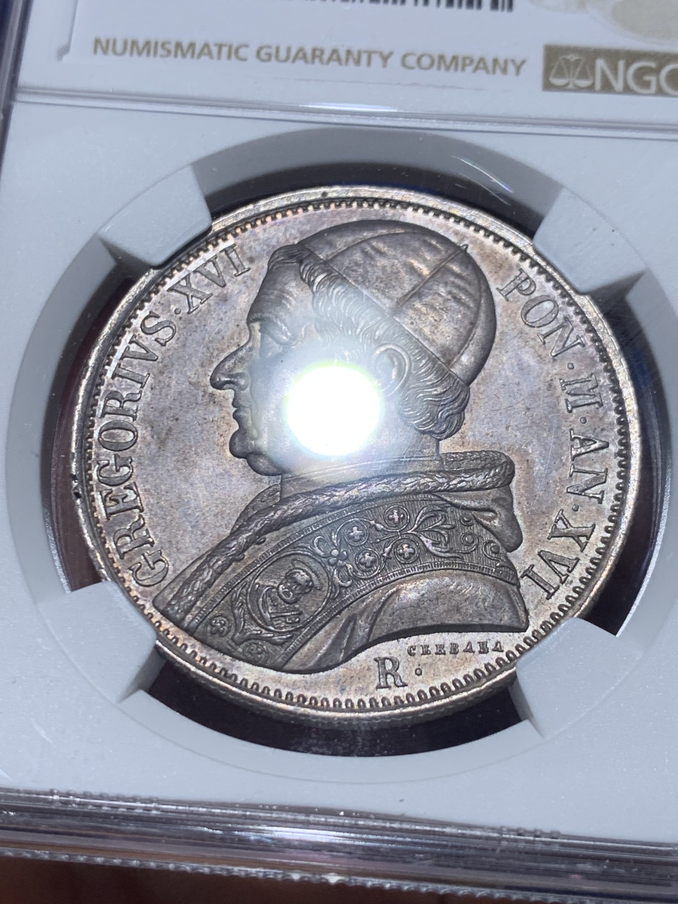 《竞宝斋》第257场-周日，周一 2场连拍 (全场包邮) NGC MS62 意大利 教皇国1846年格力高利十六世 1埃斯库多 少见的格力高利十六世，常见的都是庇护九世 PL镜面底板 ，银灰色包浆，非常漂亮