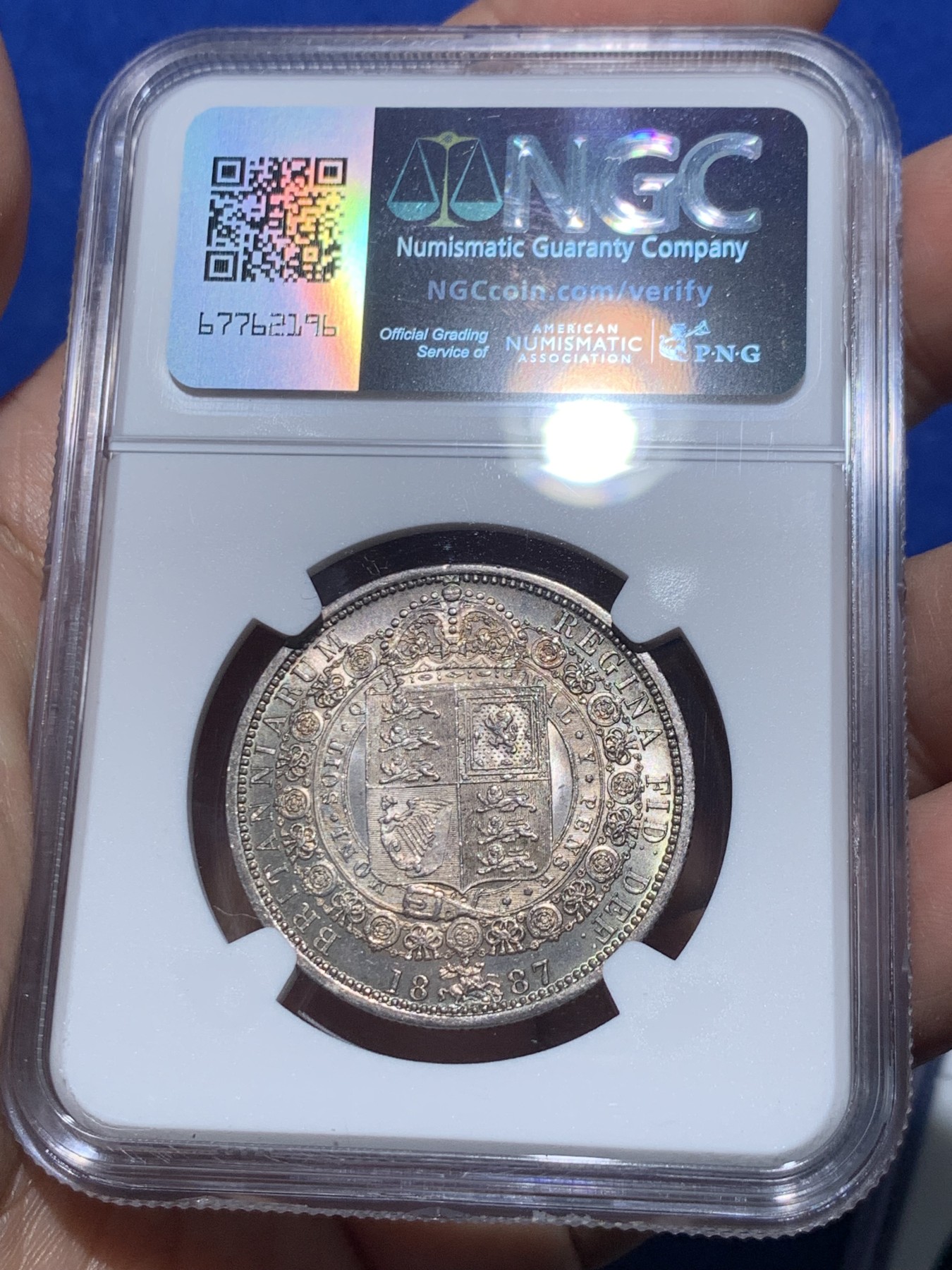 《竞宝斋》第257场-周日，周一 2场连拍 (全场包邮) NGC MS62 英国1887年维多利亚1/2克朗 深五彩带转光