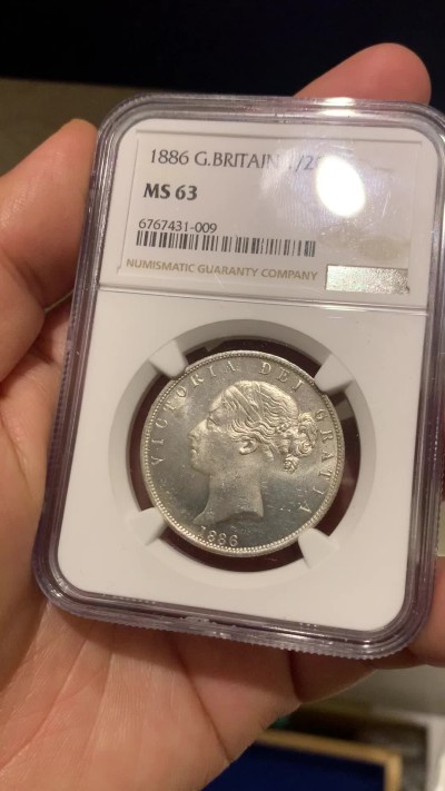 《竞宝斋》第257场-周日，周一 2场连拍 (全场包邮) NGC MS63 英国1886小维半克朗银币，原光难得