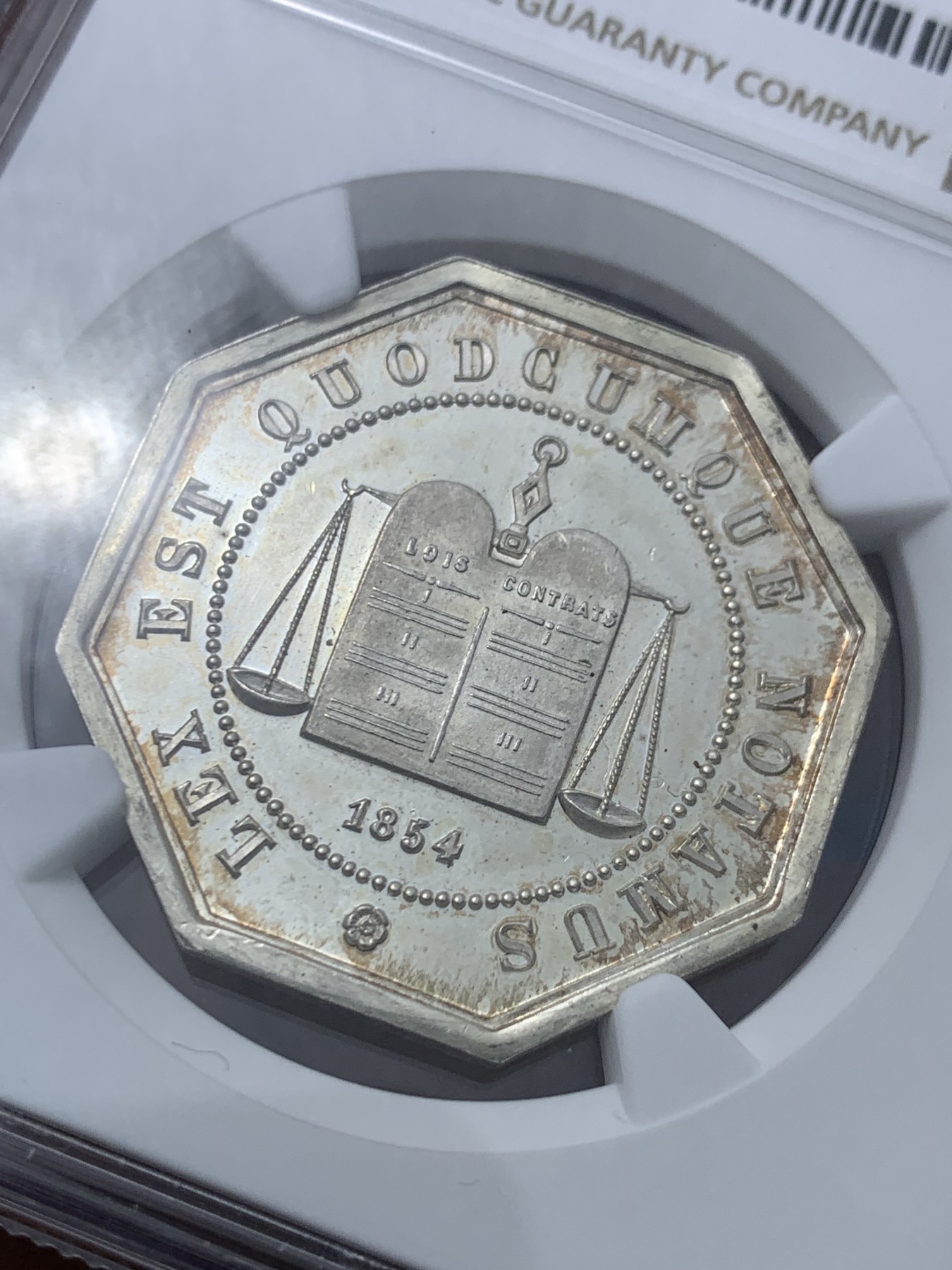 《竞宝斋》第257场-周日，周一 2场连拍 (全场包邮) NGC MS64 法国1854公证人八角银质代币 霜光很好的一枚