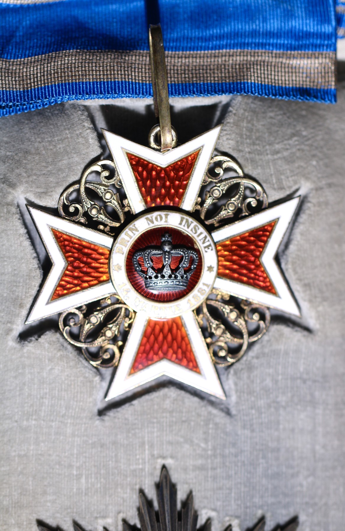 大猫徽章拍卖第245期  罗马尼亚大军官级王冠勋章