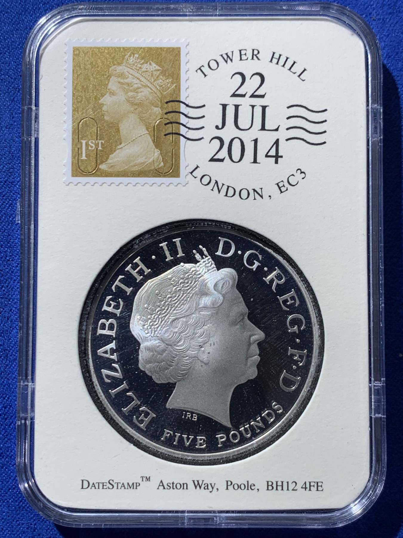 《竞宝斋》第257场-周日，周一 2场连拍 (全场包邮) 英国2014年发行乔治王子诞辰1周年纪念5英镑精制银币 皇家铸币局官方首日封加日期邮戳 仅495枚 市场价1500+