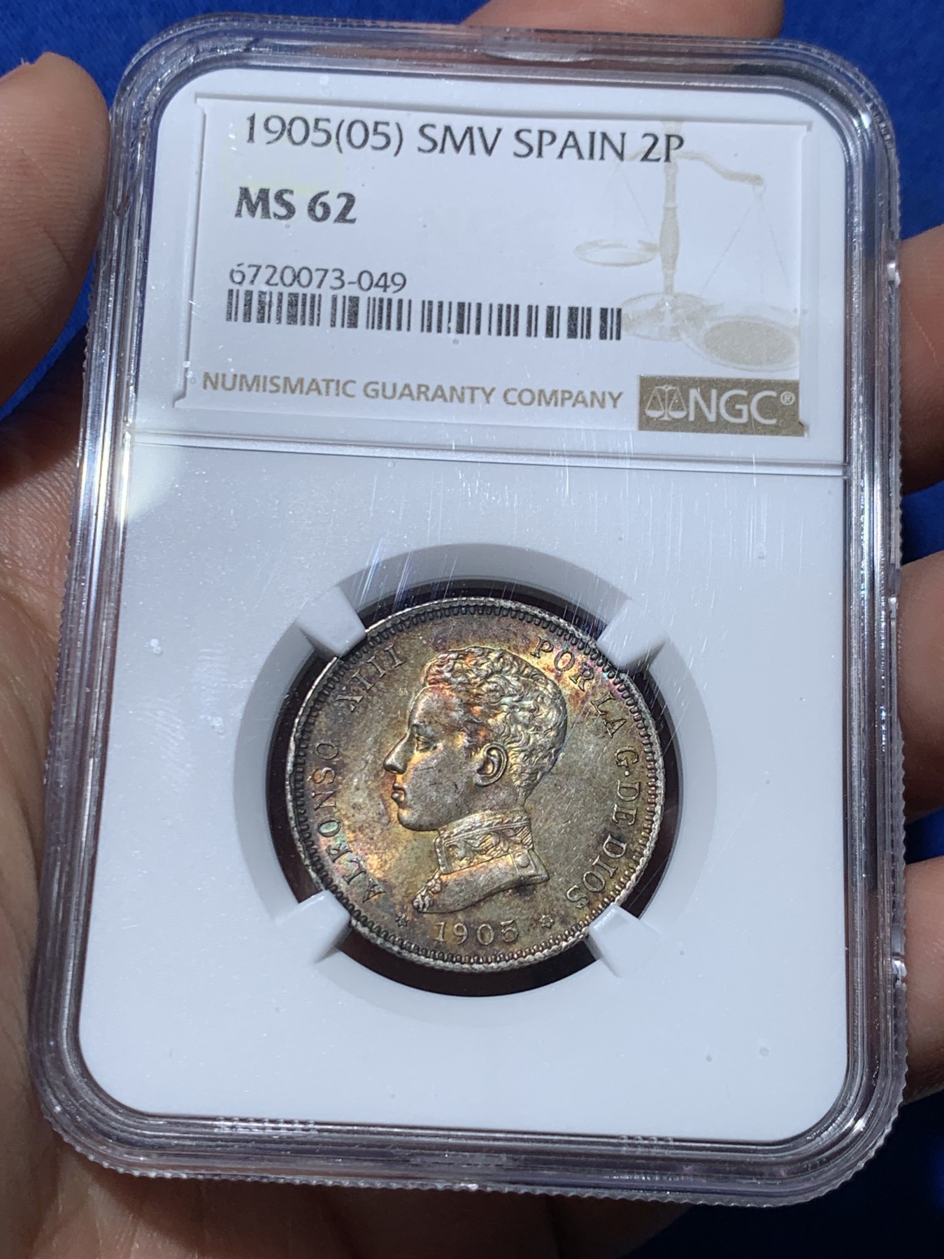 《竞宝斋》第257场-周日，周一 2场连拍 (全场包邮) NGC MS62 西班牙1905阿方索十三世2比塞塔银币 盒子左上角轻微裂痕