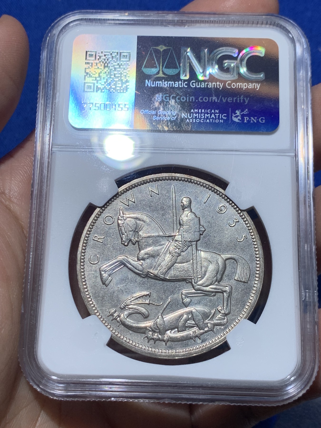 《竞宝斋》第257场-周日，周一 2场连拍 (全场包邮) NGC SP63 英国1935年木马剑克朗大银币 稀少SP版本 高浮雕 早期深打状态好 非普通的MS可比