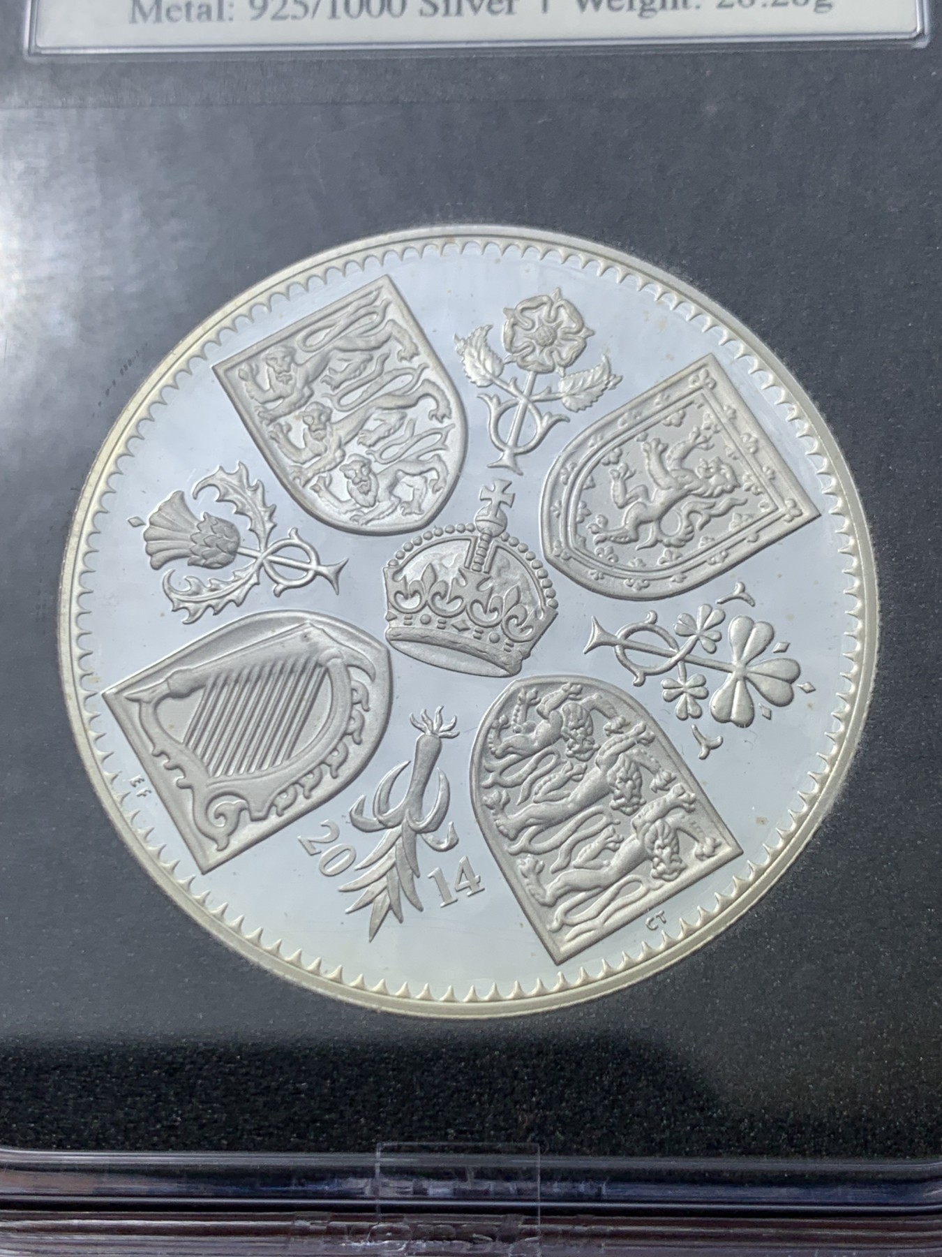 《竞宝斋》第257场-周日，周一 2场连拍 (全场包邮) 英国2014年发行乔治王子诞辰1周年纪念5英镑精制银币 皇家铸币局官方首日封加日期邮戳 仅495枚 市场价1500+