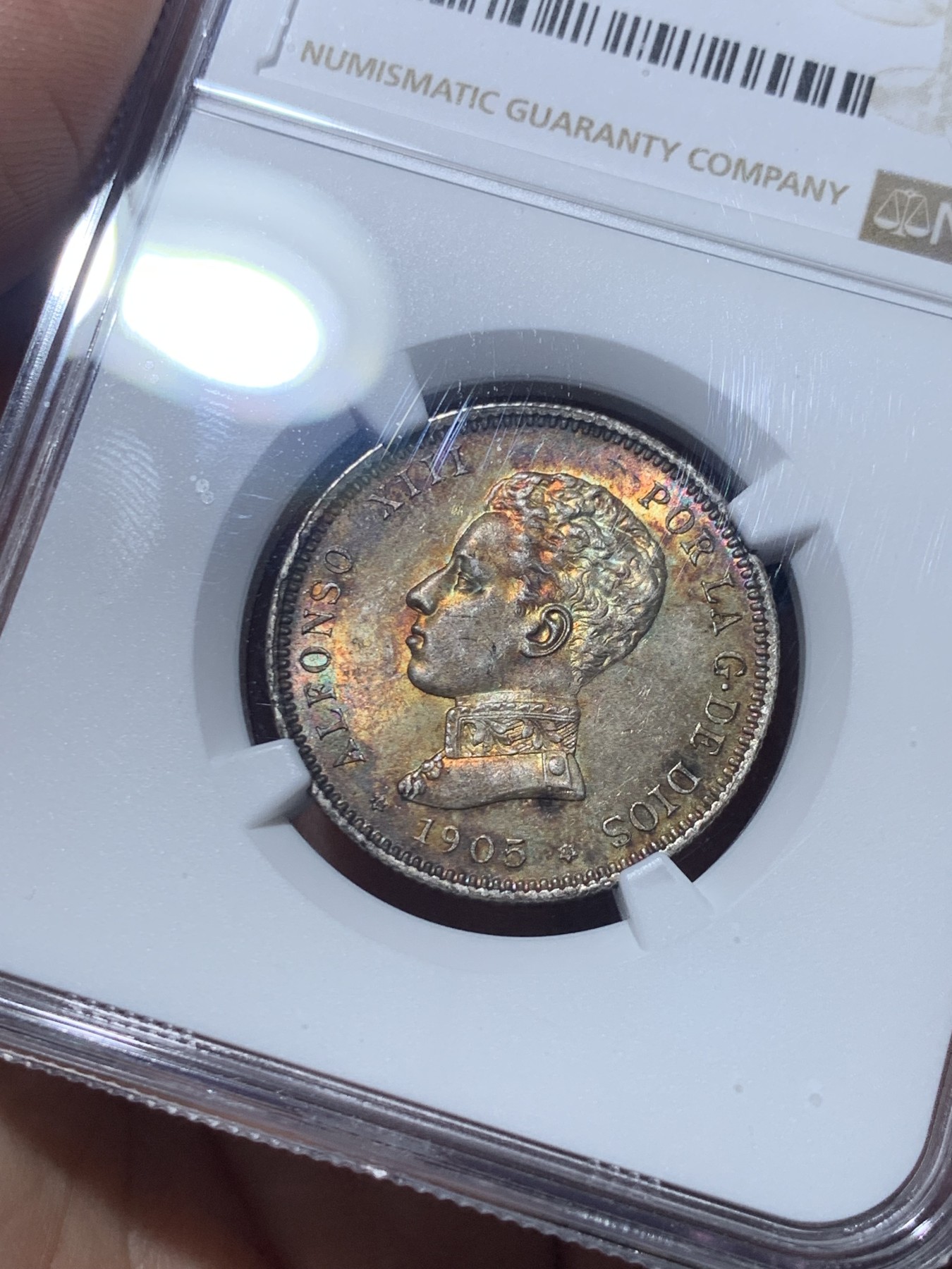 《竞宝斋》第257场-周日，周一 2场连拍 (全场包邮) NGC MS62 西班牙1905阿方索十三世2比塞塔银币 盒子左上角轻微裂痕