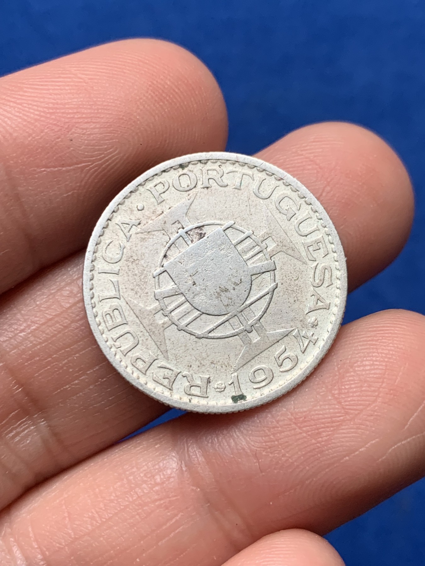 《竞宝斋》第257场-周日，周一 2场连拍 (全场包邮) 1954年葡属莫桑比克10E银币