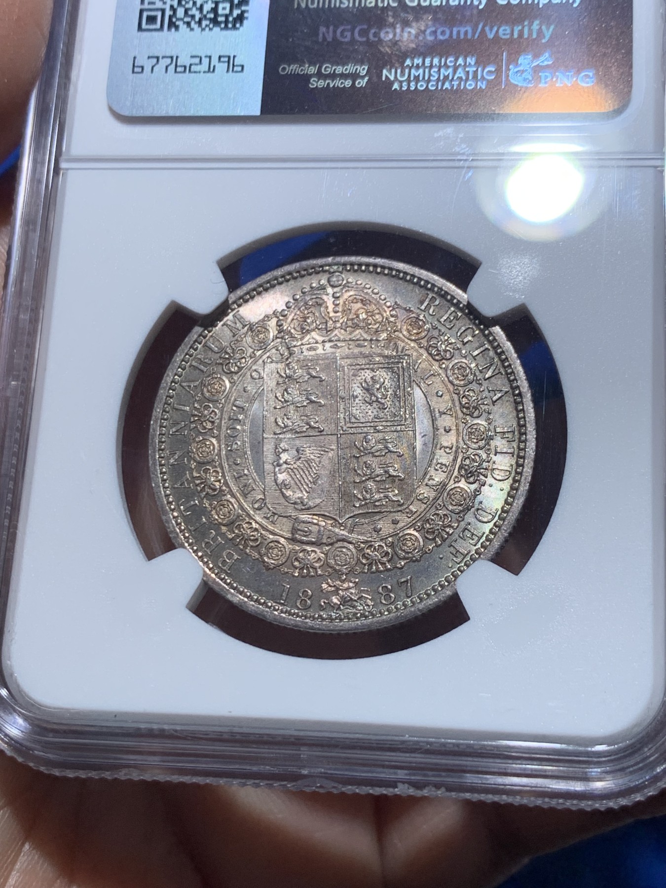 《竞宝斋》第257场-周日，周一 2场连拍 (全场包邮) NGC MS62 英国1887年维多利亚1/2克朗 深五彩带转光