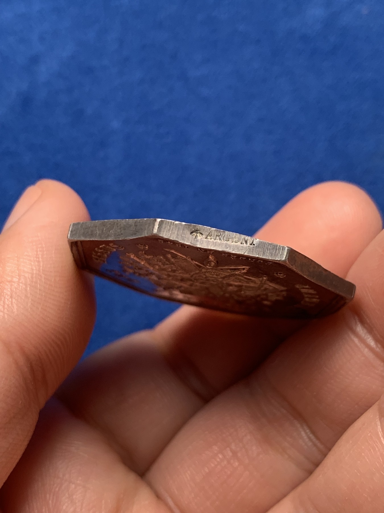 《竞宝斋》第257场-周日，周一 2场连拍 (全场包邮) 法国1860-1879塞纳河工会八角银质代币，19.31g，35.8mm，蜜蜂边铭，大蜜蜂戳记