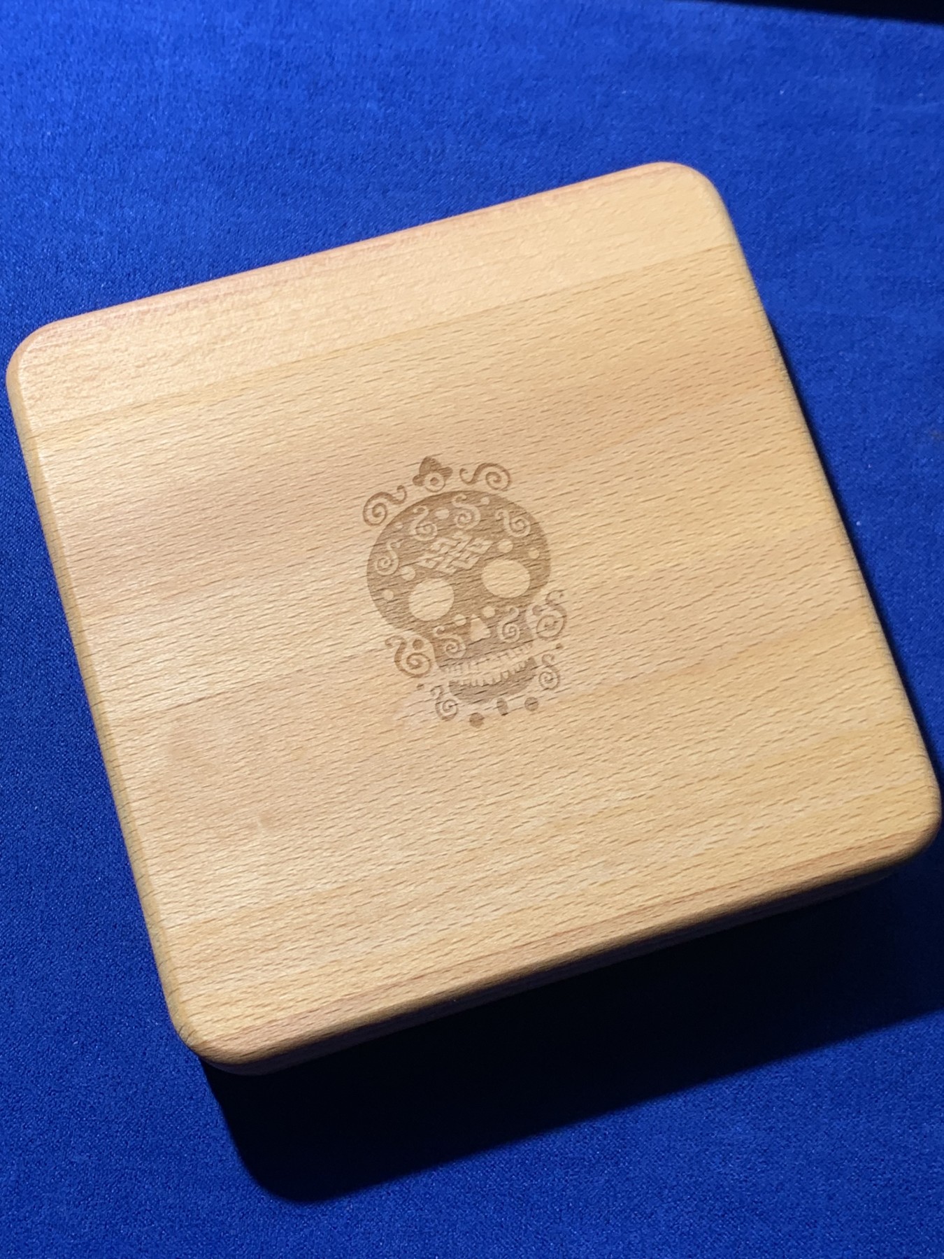 《竞宝斋》第257场-周日，周一 2场连拍 (全场包邮) NGC PF70 喀麦隆2018卡帕拉头盖镶嵌绿松石 2盎司 银币 131 盒证齐全 镶嵌工艺 世界文化系列首枚