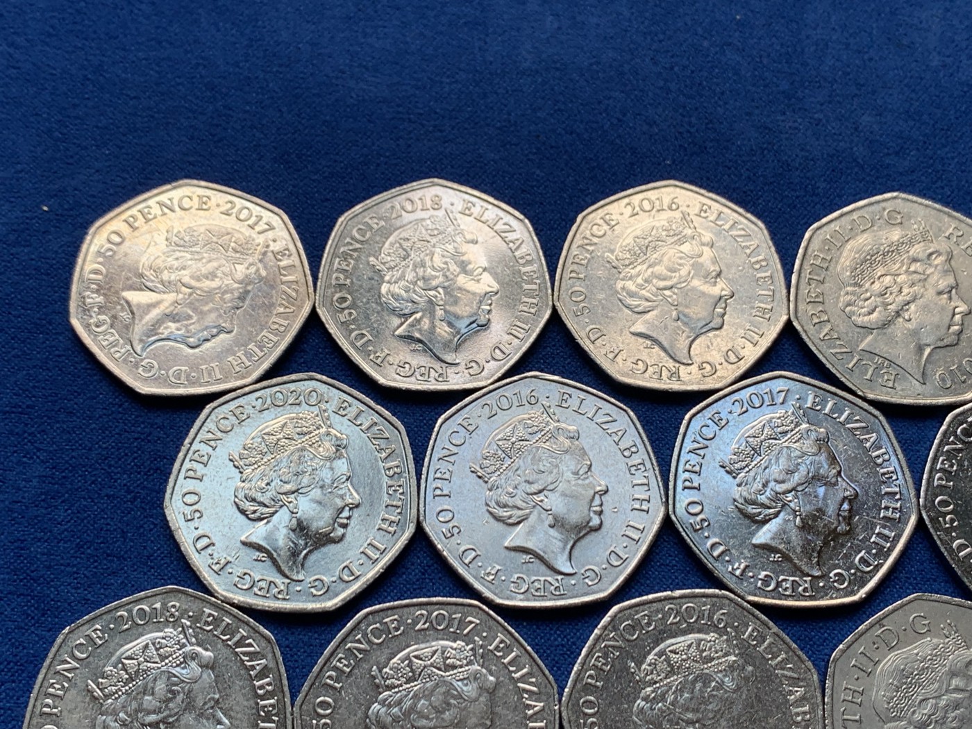 《竞宝斋》第257场-周日，周一 2场连拍 (全场包邮) 20枚一组 英国50便士 含有彼得兔 帕丁顿熊 脱欧等多个系列 大多全新 基本不重复