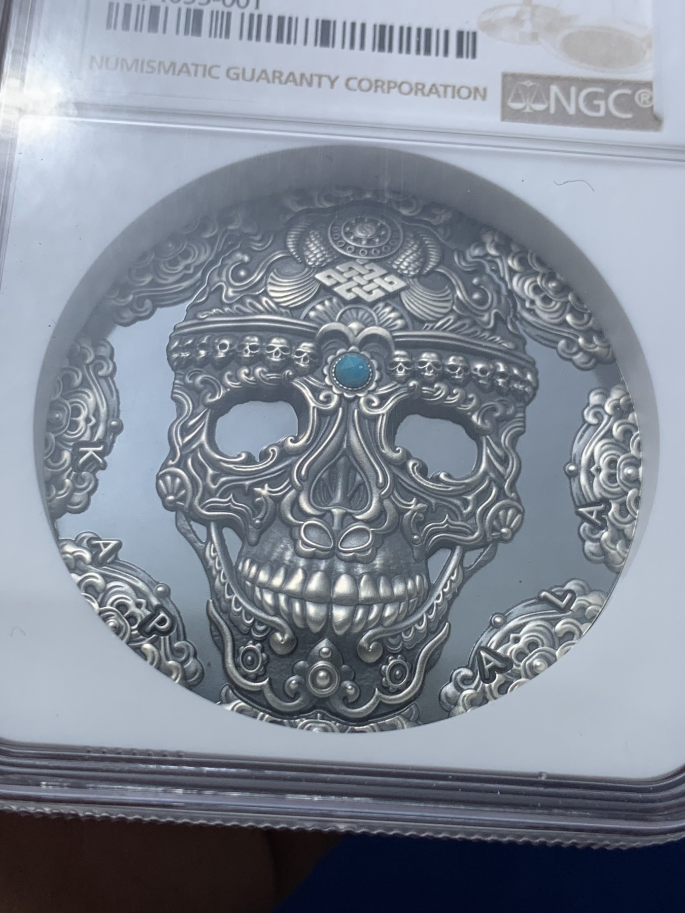 《竞宝斋》第257场-周日，周一 2场连拍 (全场包邮) NGC PF70 喀麦隆2018卡帕拉头盖镶嵌绿松石 2盎司 银币 131 盒证齐全 镶嵌工艺 世界文化系列首枚