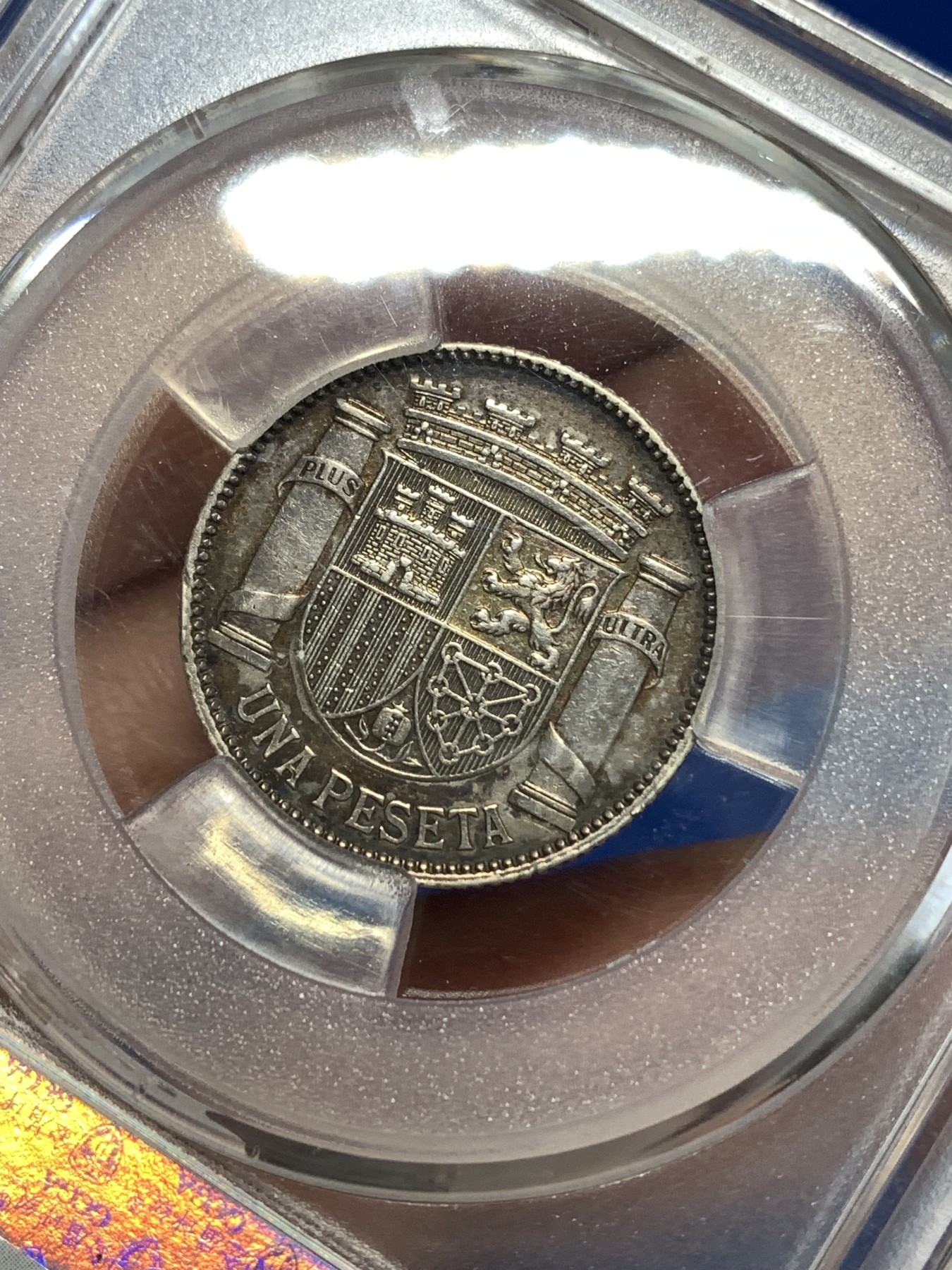 《竞宝斋》第257场-周日，周一 2场连拍 (全场包邮) 金盾 AU55 西班牙1933年拿花1比塞塔银币 内战版 盒子底部有裂