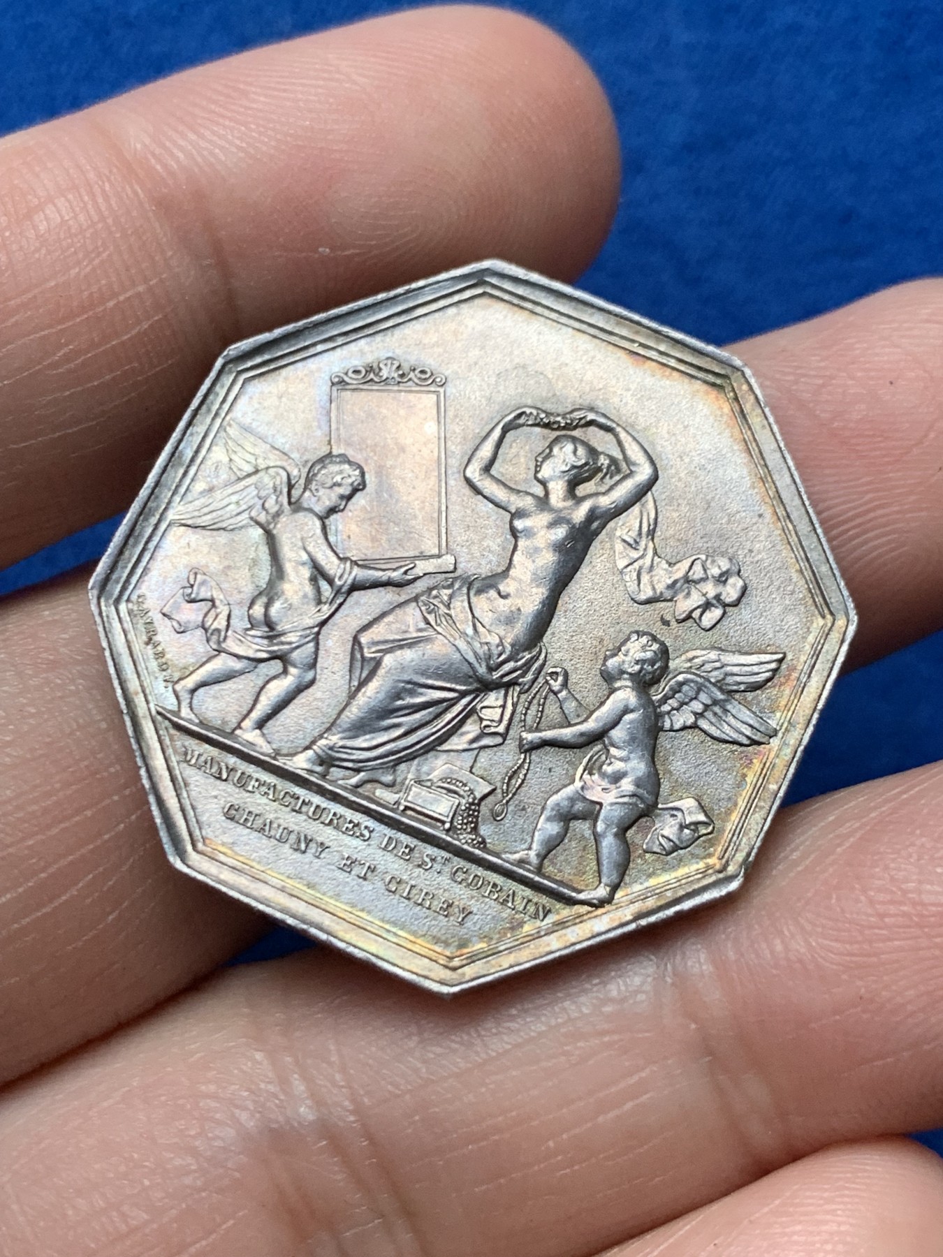 《竞宝斋》第257场-周日，周一 2场连拍 (全场包邮) 法国圣戈班玻璃公司魔镜八角银质代币 丰饶角银标 32.7mm 17.8g