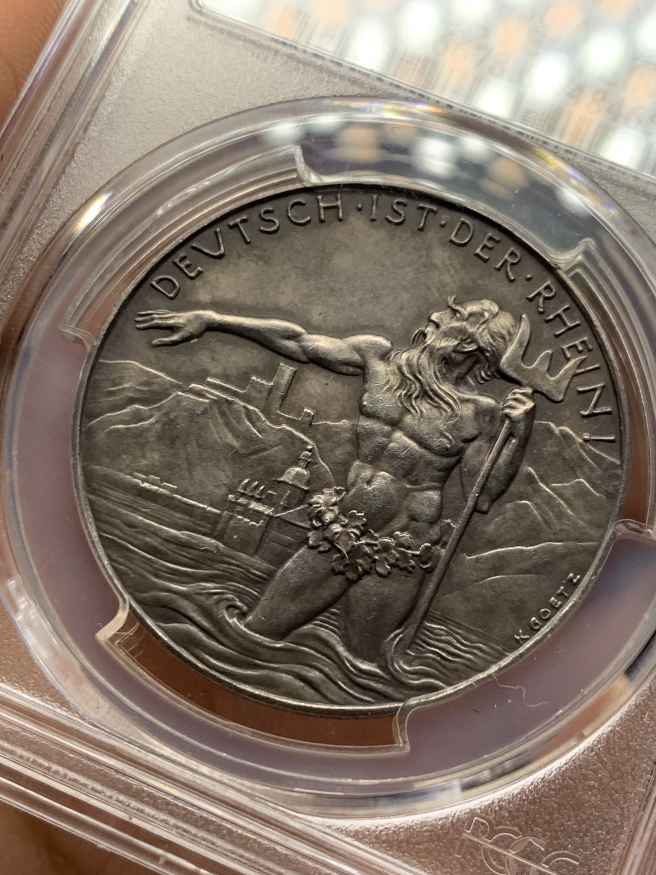 《竞宝斋》第257场-周日，周一 2场连拍 (全场包邮) PCGS SP64 卡尔歌茨设计1930年莱茵河神银章，欧洲老包浆