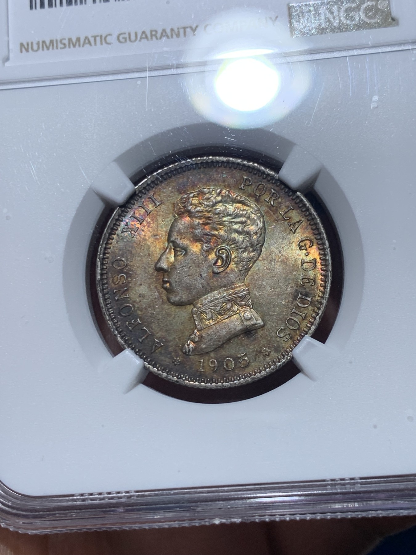 《竞宝斋》第257场-周日，周一 2场连拍 (全场包邮) NGC MS62 西班牙1905阿方索十三世2比塞塔银币 盒子左上角轻微裂痕