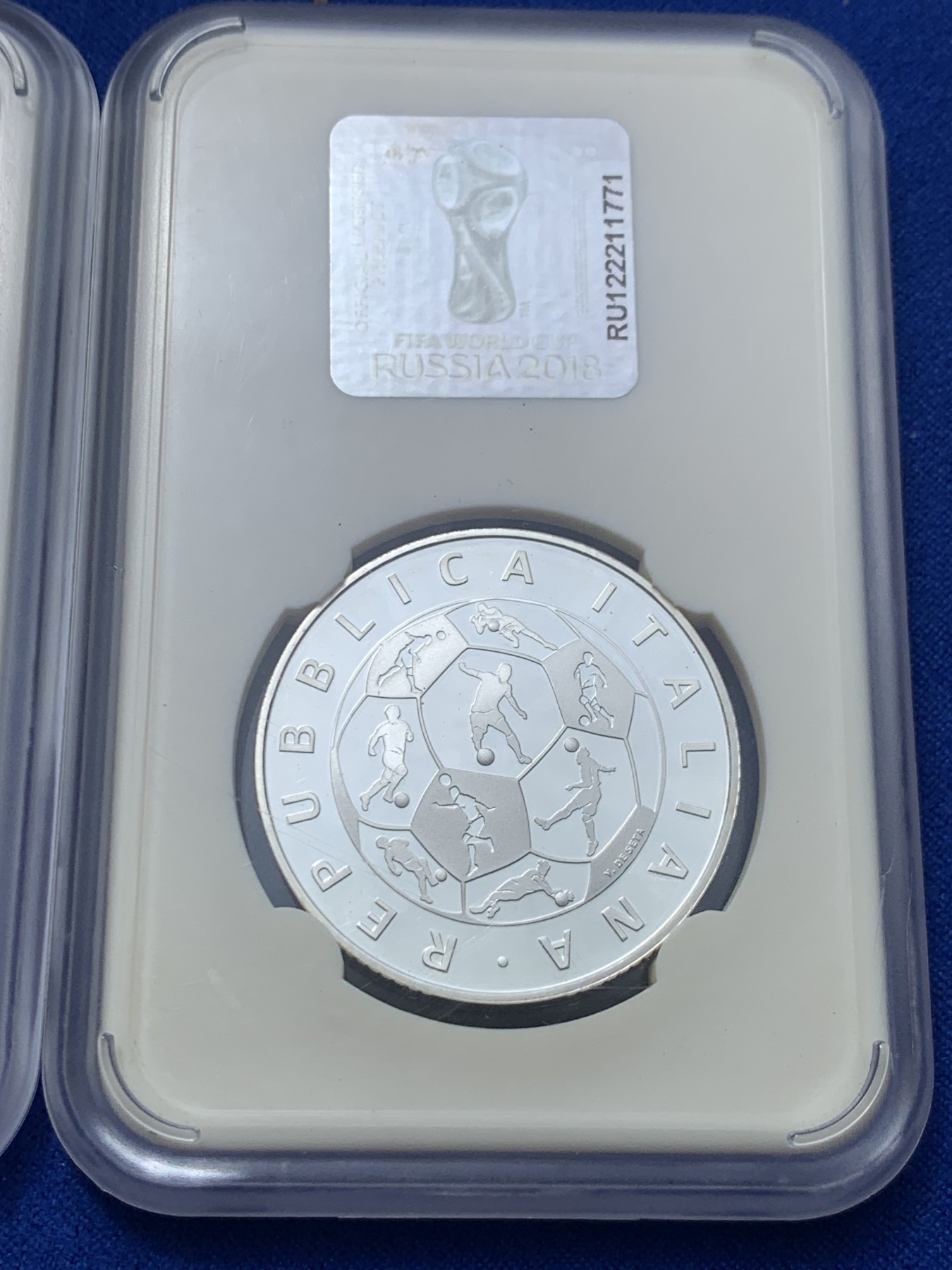 《竞宝斋》第257场-周日，周一 2场连拍 (全场包邮) 两枚一组 2018年俄罗斯世界杯-意大利发行银币