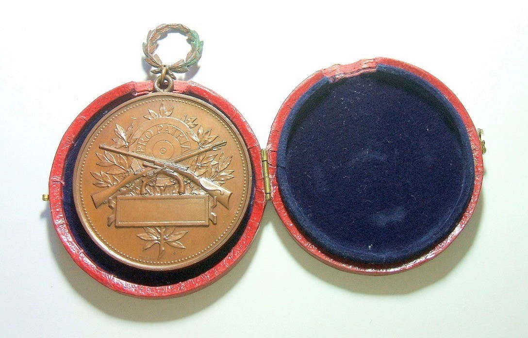法国1900年前后 射击节高浮雕精制大铜章 带原盒 46MM