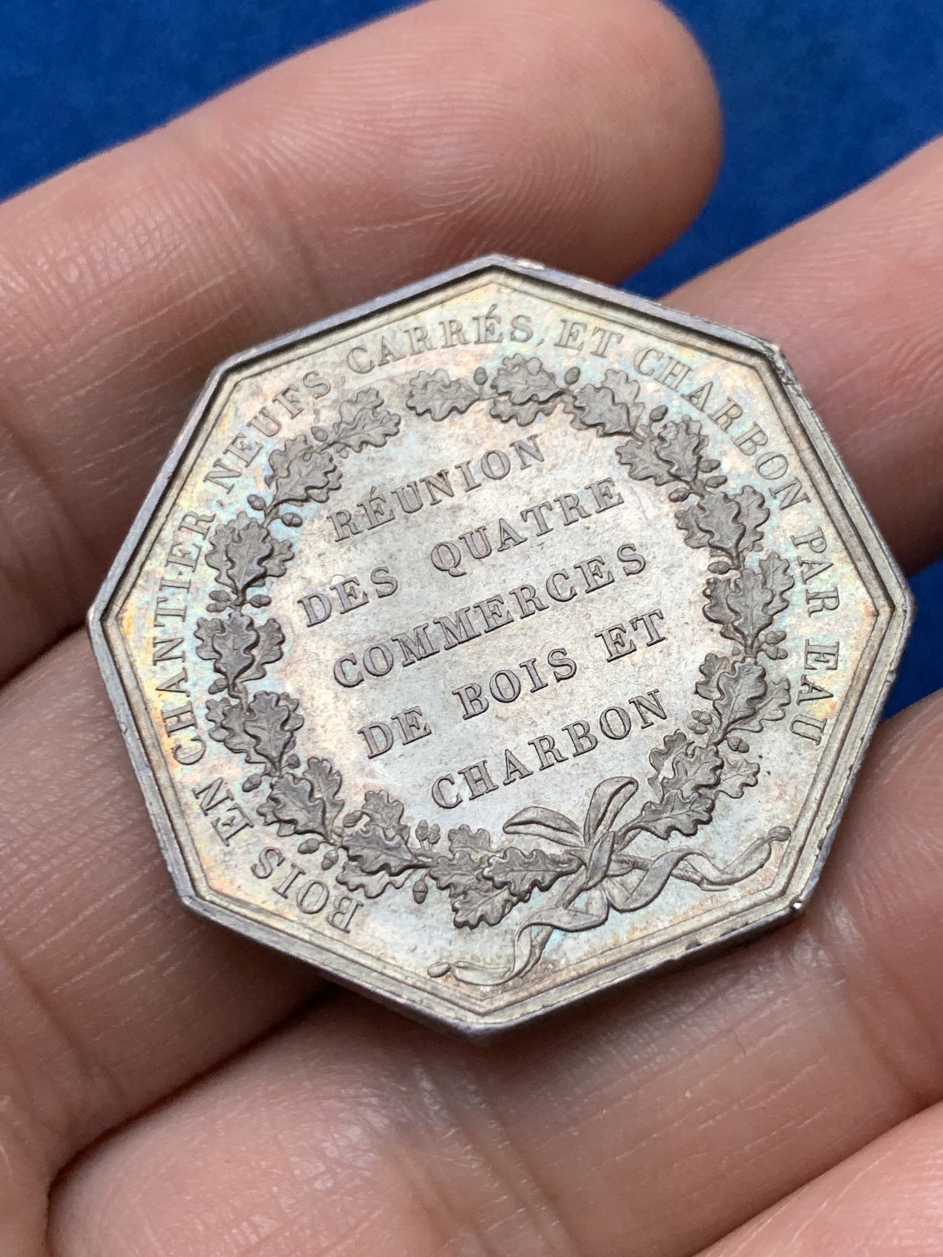 《竞宝斋》第257场-周日，周一 2场连拍 (全场包邮) 法国巴黎木材和煤炭贸易八角银质代币 33.3mm 16.3g 早期无边铭 状态精细 细节见图  2点处有小划