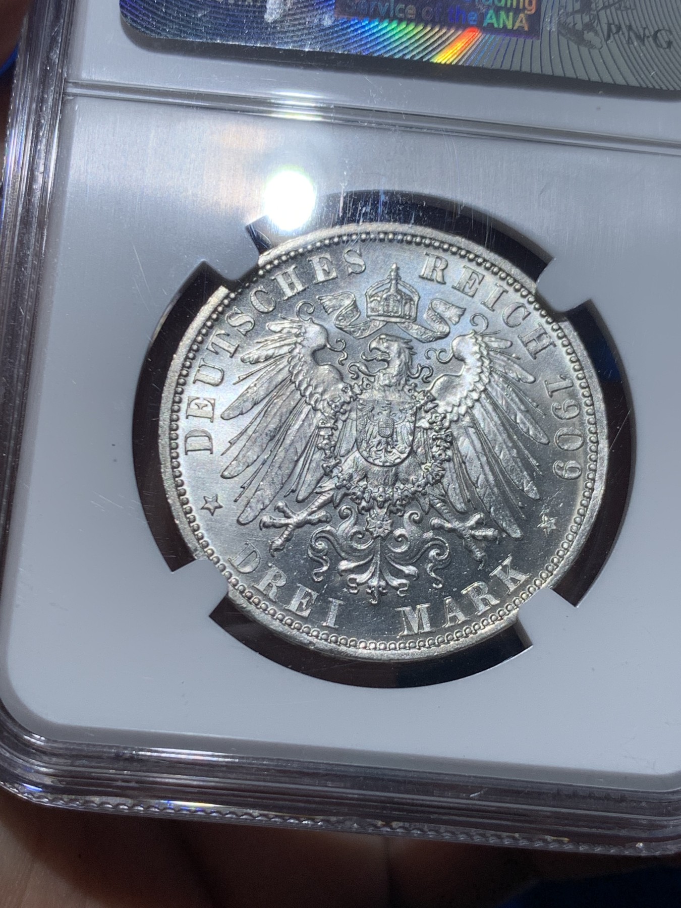 《竞宝斋》第257场-周日，周一 2场连拍 (全场包邮) NGC MS64 德国 1909 罗伊斯 3马克银币 银币 小邦稀见品种 PL底板 老盒低评