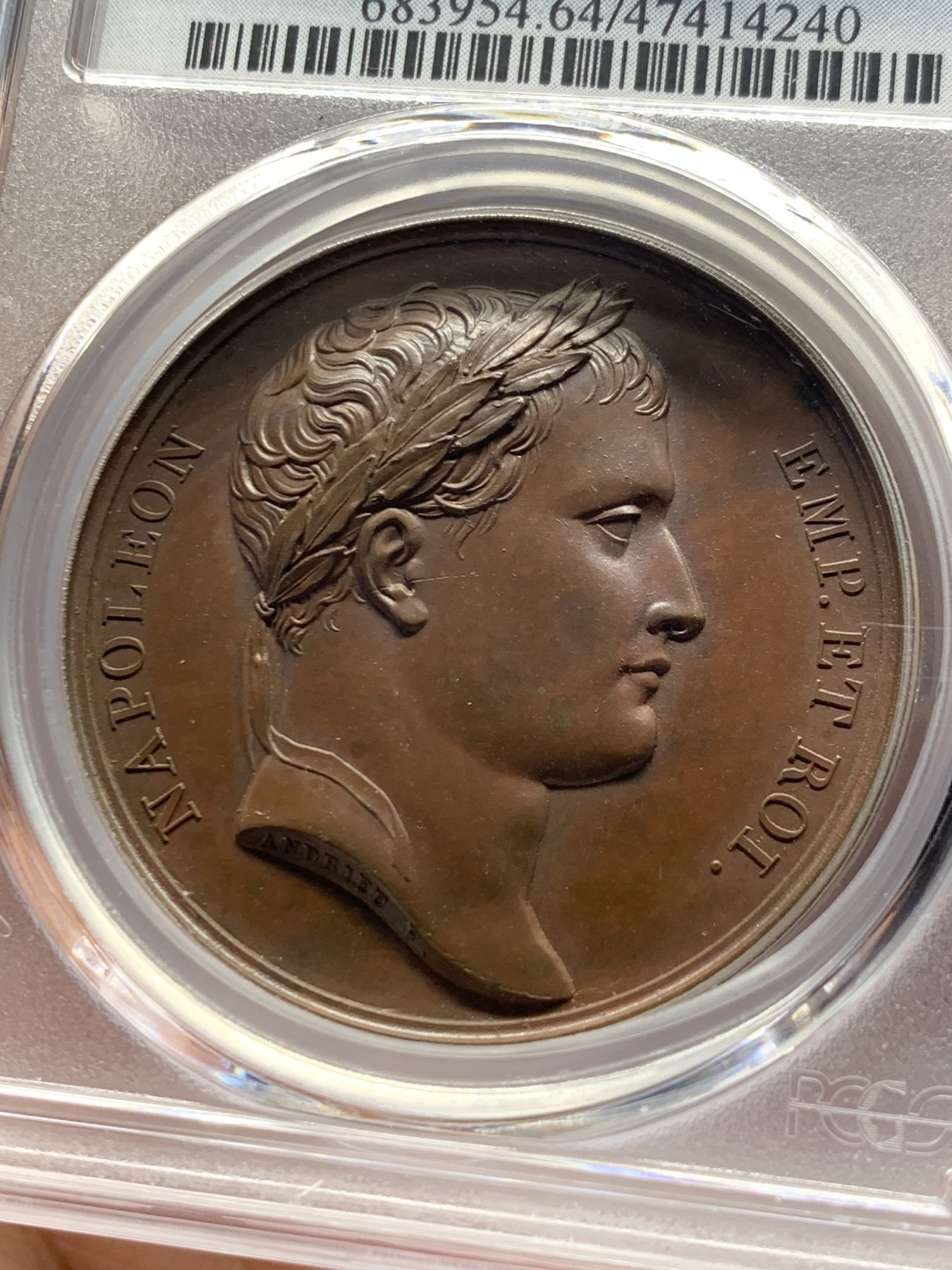 《竞宝斋》第257场-周日，周一 2场连拍 (全场包邮) PCGS SP64 亚军分 法国1805年拿破仑一世原铸医神铜章 医神阿斯克勒庇俄斯左手持缠绕着蛇的手杖 ，右手抚戴着斗篷的儿子康复之神泰勒夫鲁斯，他正为治疗疾病沉思，一条毒蛇悄悄地盘绕在他手杖上，他把蛇杀死后又出现一条毒蛇，口衔药草，使头一条死蛇得以复活，于是他的蛇杖成为医学的标志