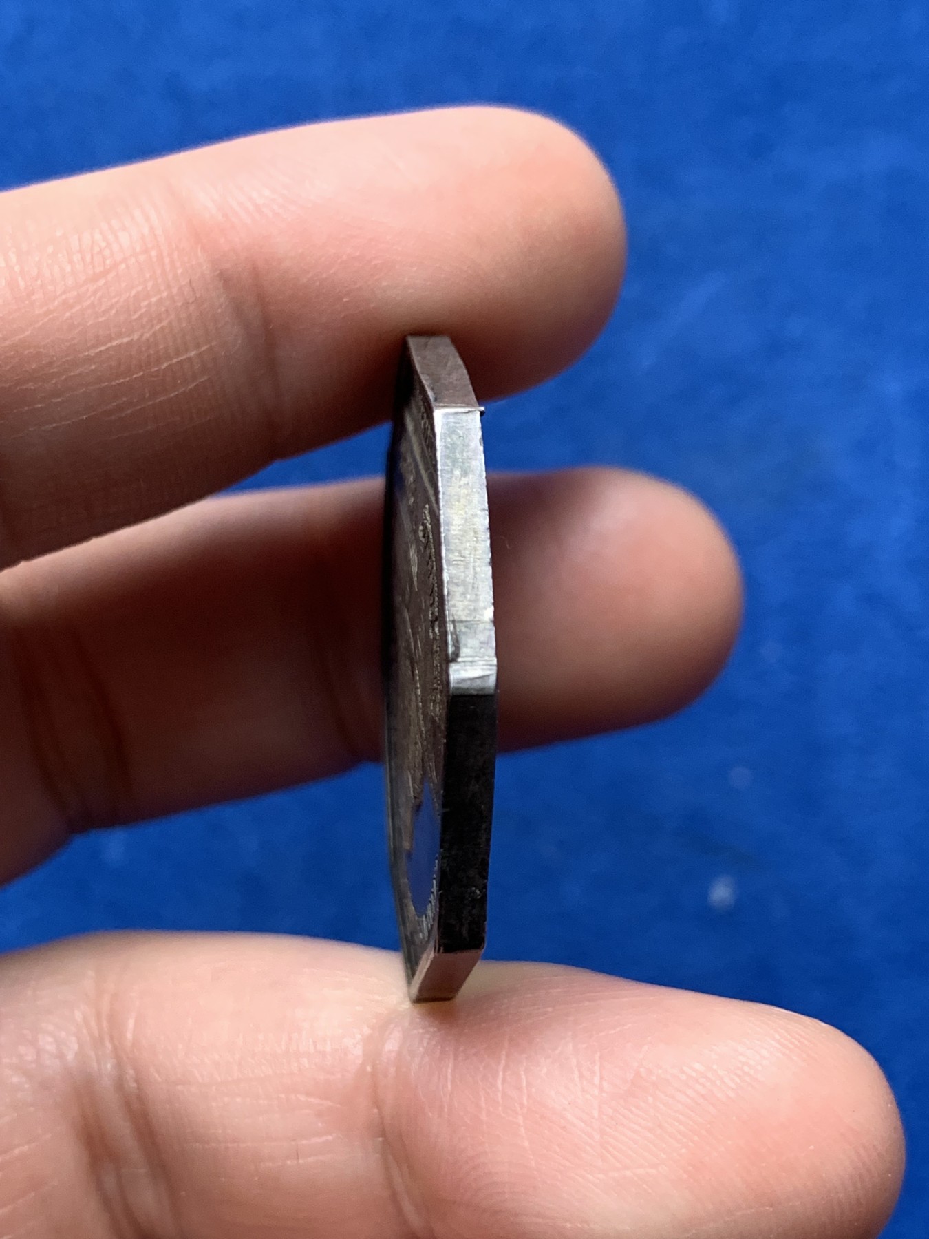 《竞宝斋》第257场-周日，周一 2场连拍 (全场包邮) 法国巴黎木材和煤炭贸易八角银质代币 33.3mm 16.3g 早期无边铭 状态精细 细节见图  2点处有小划