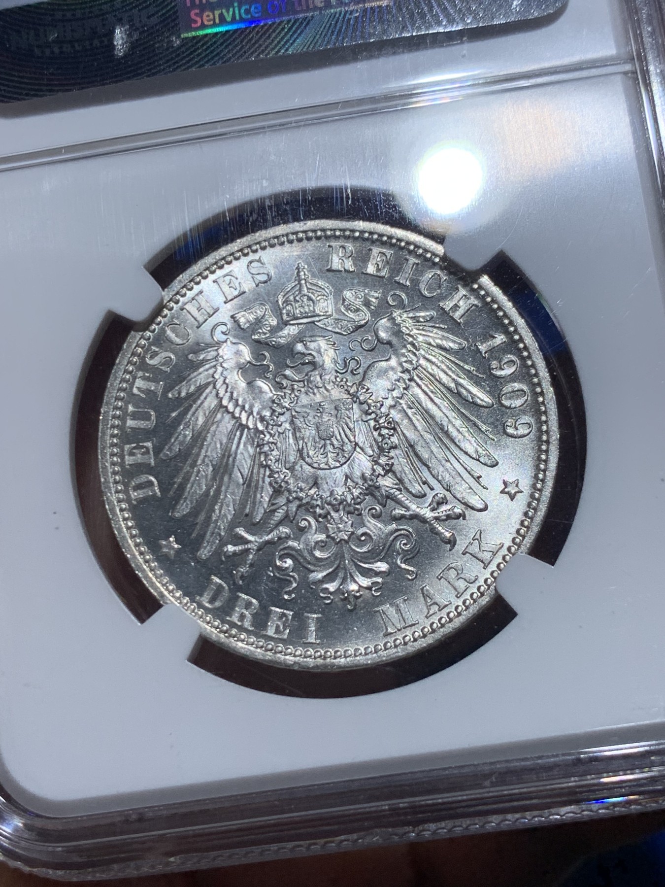 《竞宝斋》第257场-周日，周一 2场连拍 (全场包邮) NGC MS64 德国 1909 罗伊斯 3马克银币 银币 小邦稀见品种 PL底板 老盒低评