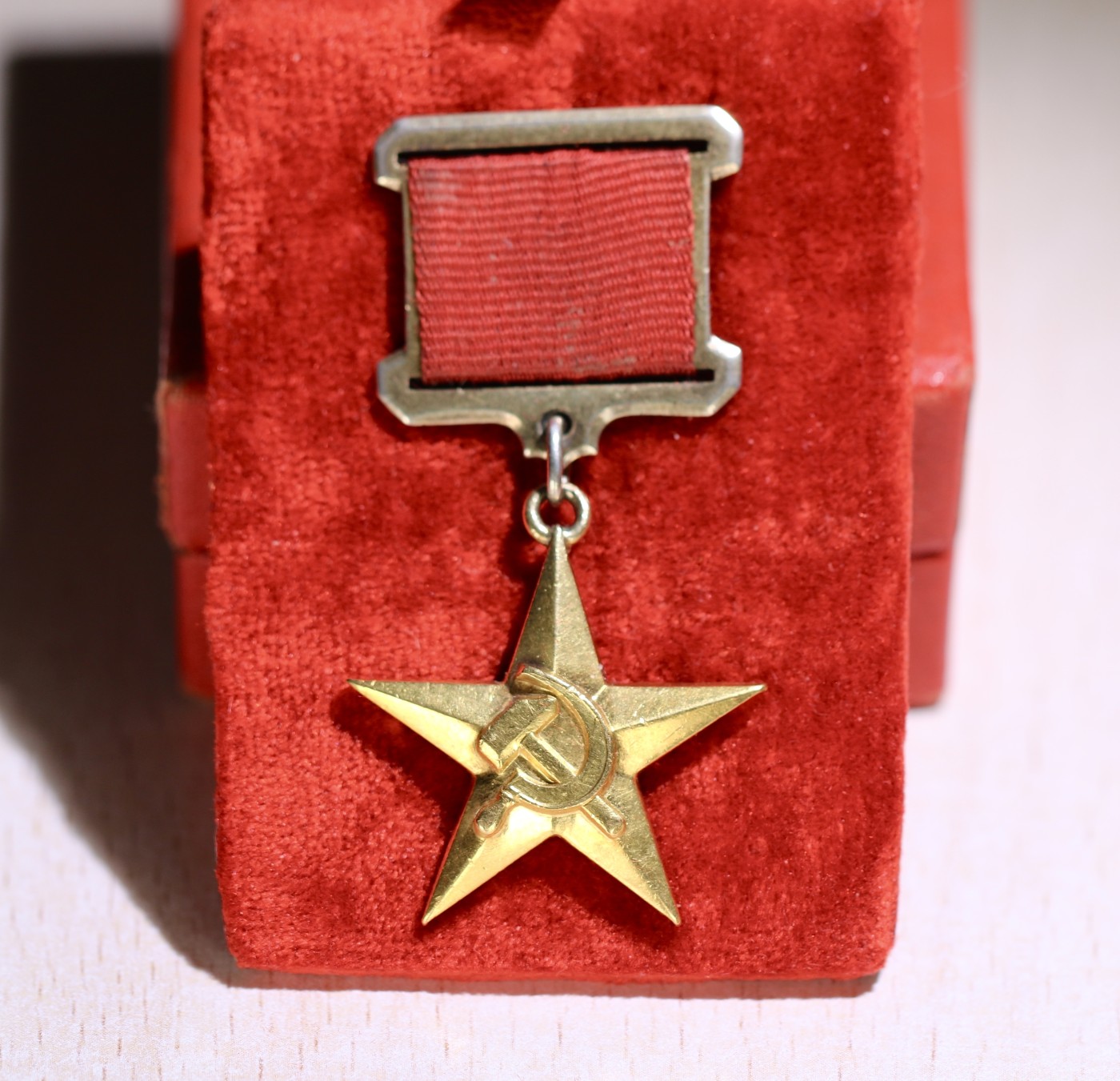 大猫徽章拍卖第245期  苏联劳动金星 原盒