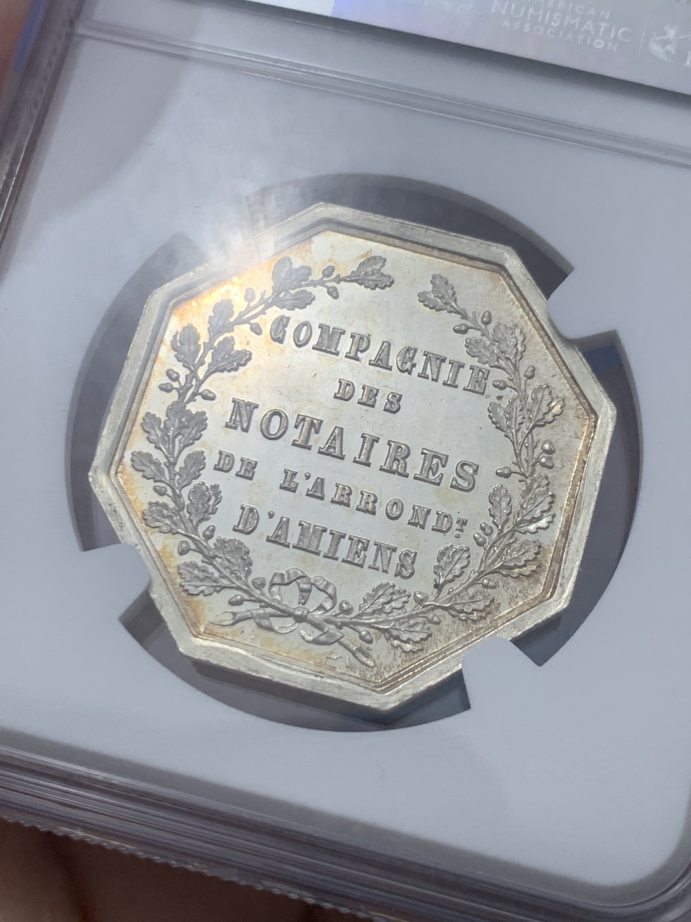 《竞宝斋》第257场-周日，周一 2场连拍 (全场包邮) NGC MS64 法国1854公证人八角银质代币 霜光很好的一枚