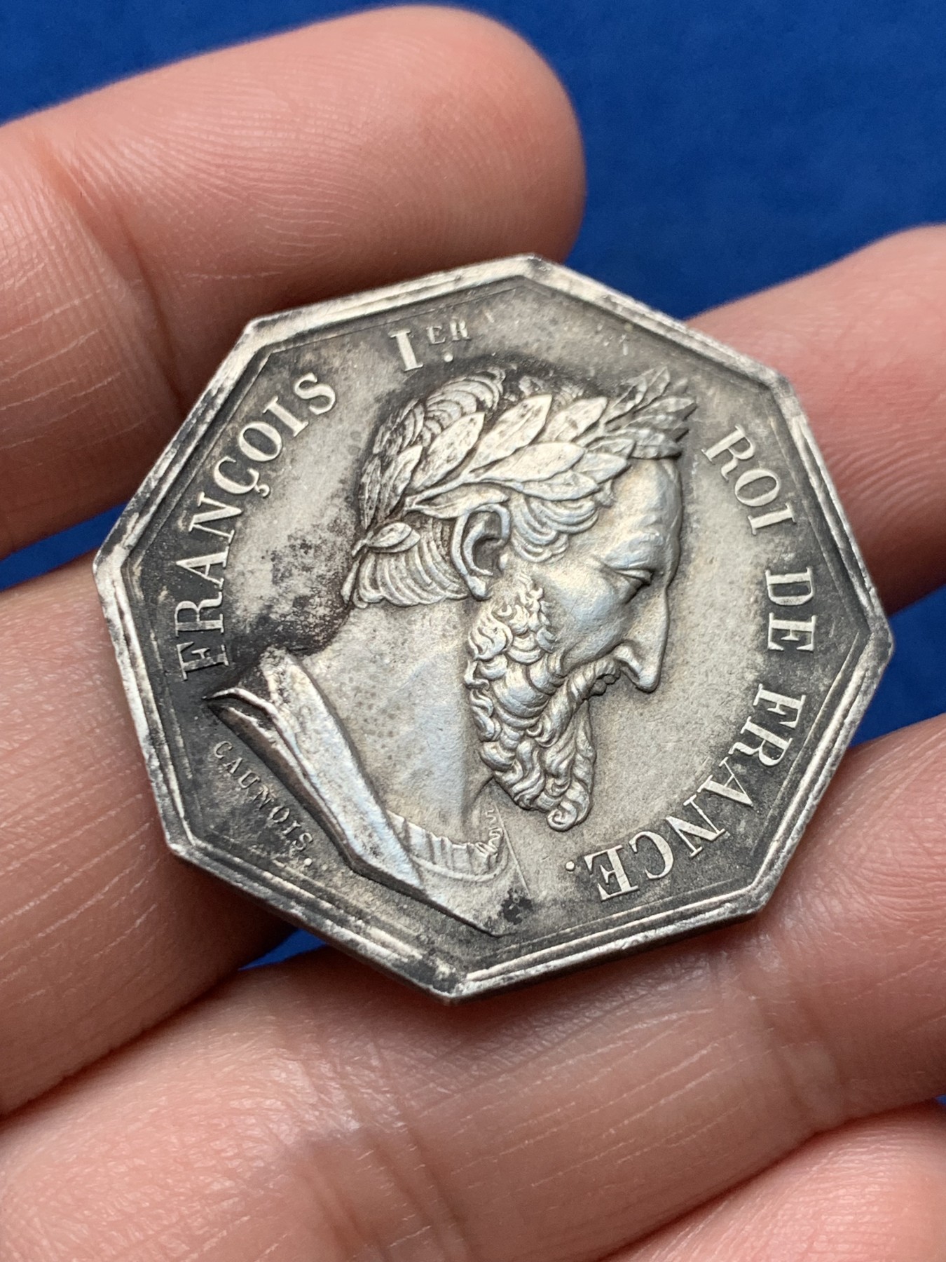 《竞宝斋》第257场-周日，周一 2场连拍 (全场包邮) 法国维特里勒弗朗索瓦区公证人协会八角银质代币，弗朗索瓦一世，脖颈青筋栩栩如生，32.8mm，18克，丰饶角银标