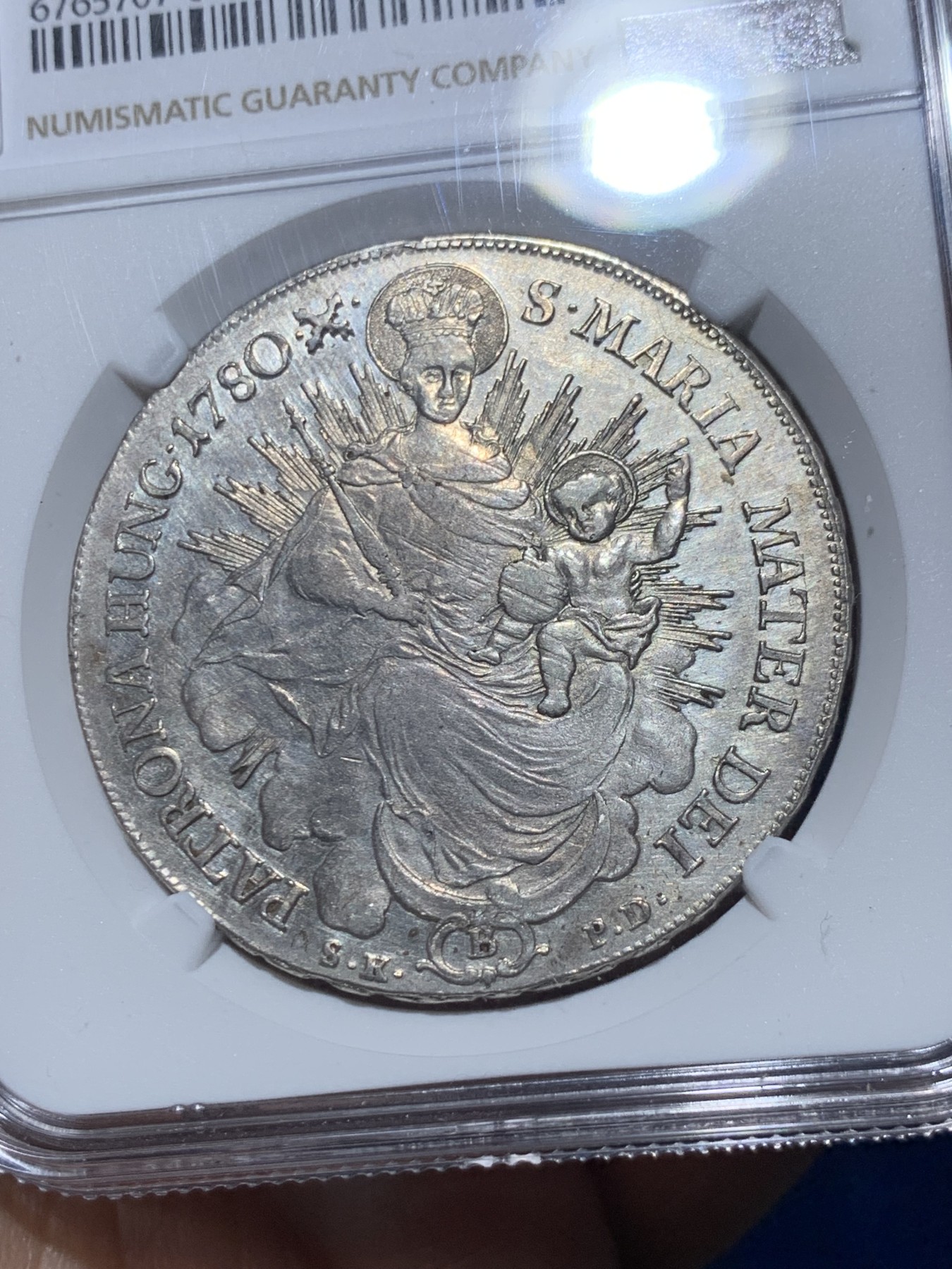 《竞宝斋》第257场-周日，周一 2场连拍 (全场包邮) NGC AU92 奥地利1780年圣母抱婴1泰勒，克雷姆尼察厂，细节保存很好，欧洲V.L拍卖Auction22,lot314原物。裸币371.7欧