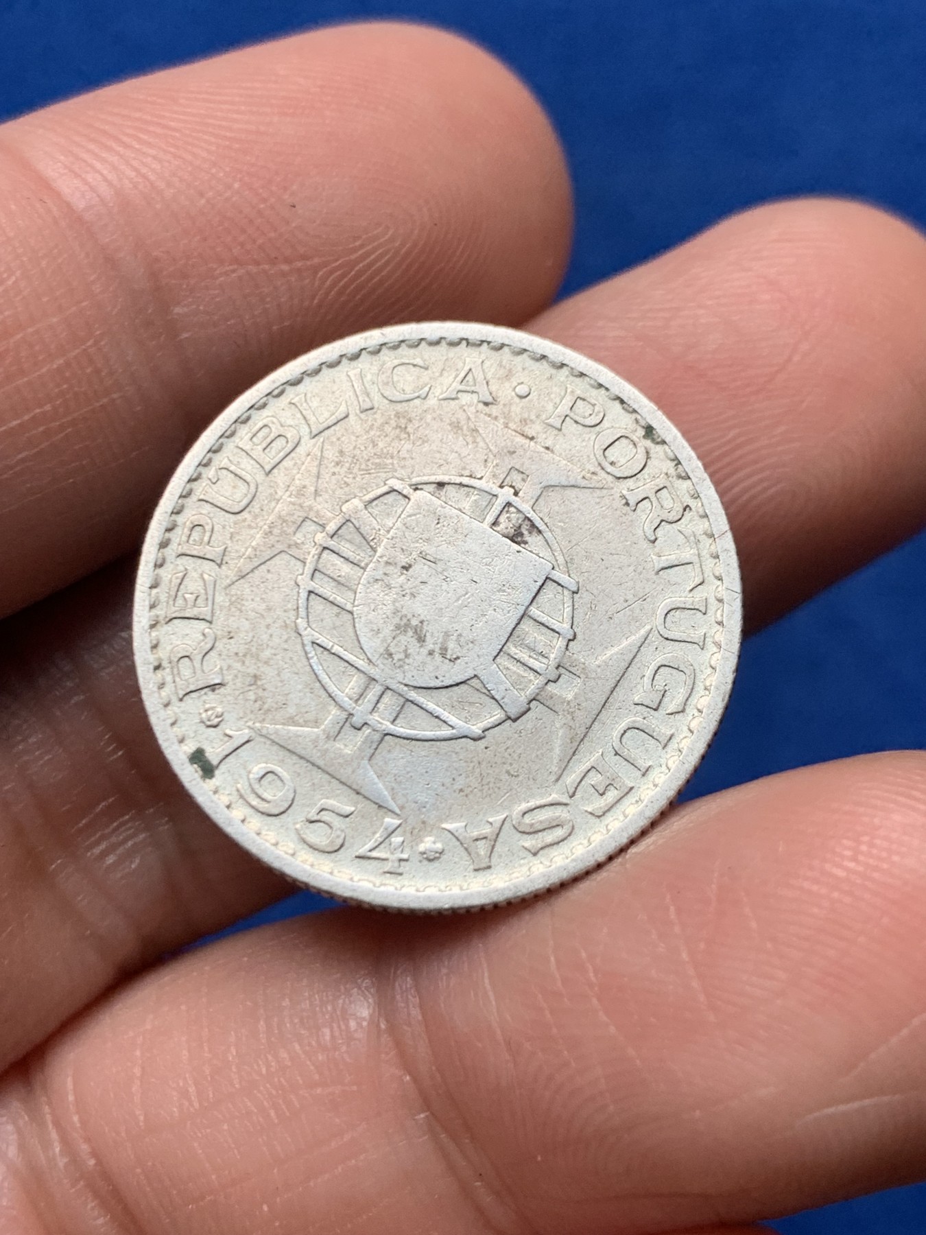 《竞宝斋》第257场-周日，周一 2场连拍 (全场包邮) 1954年葡属莫桑比克10E银币