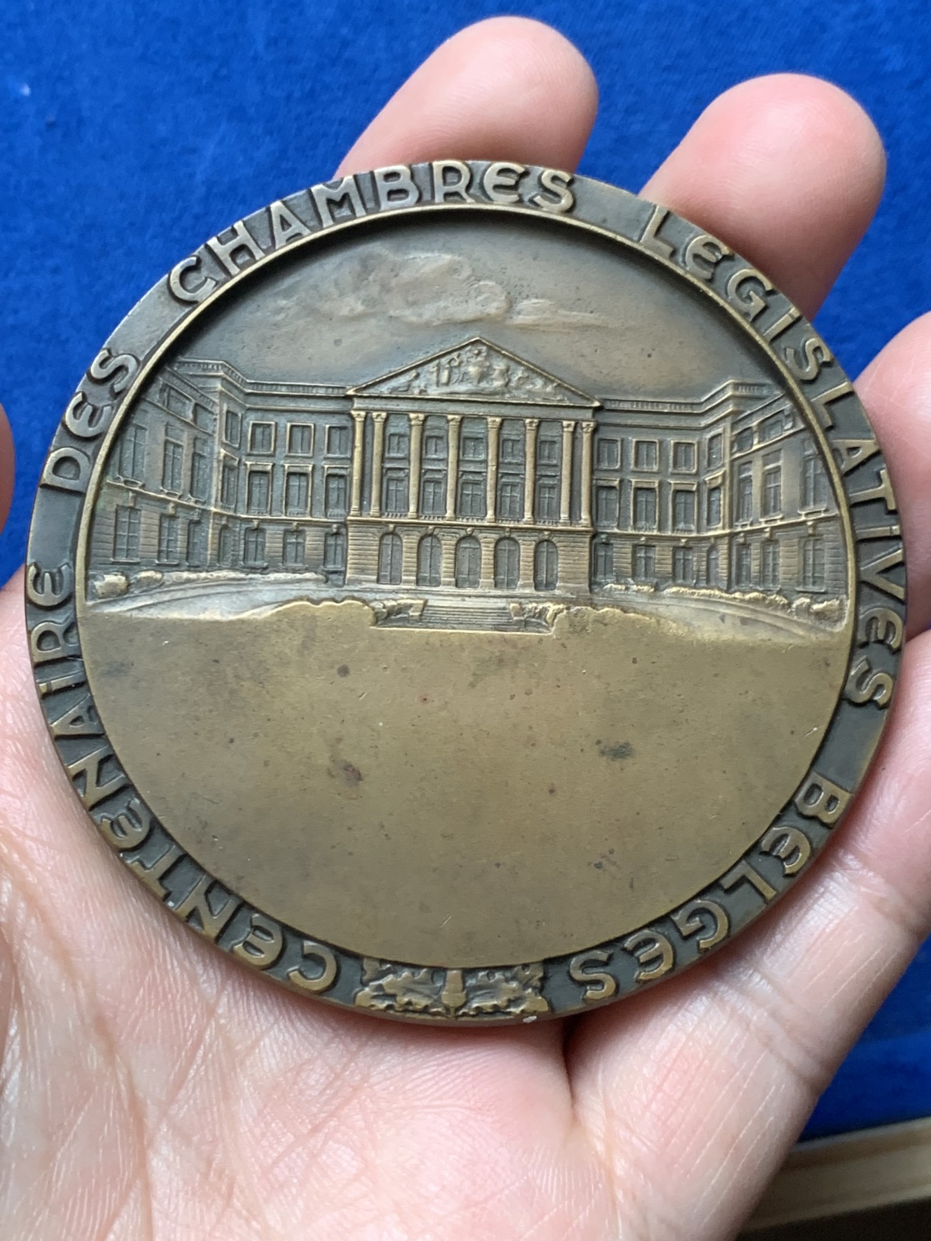 《竞宝斋》第257场-周日，周一 2场连拍 (全场包邮) 比利时1931元老院百年纪念章 70.8mm 138.2g