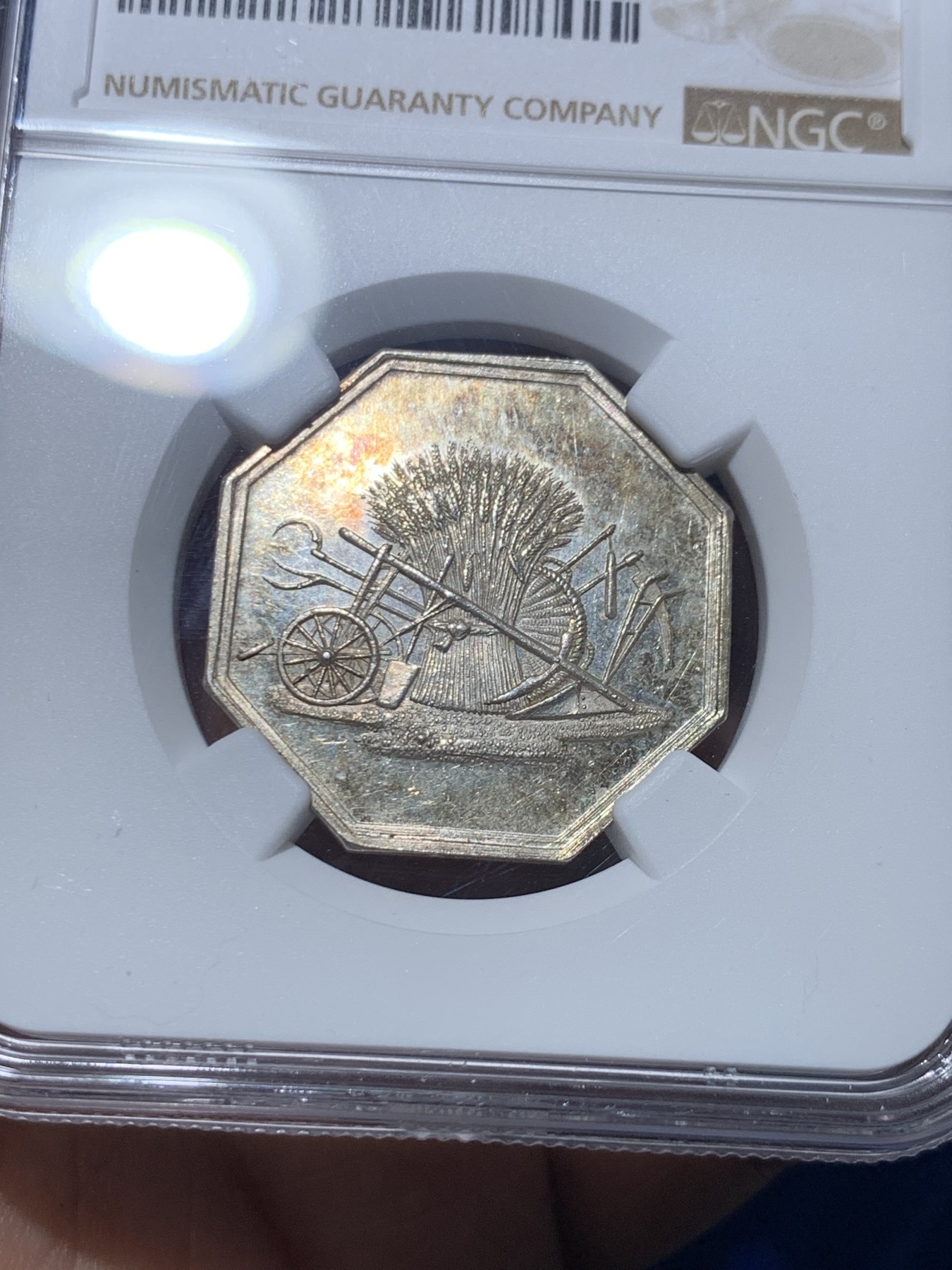 《竞宝斋》第257场-周日，周一 2场连拍 (全场包邮) NGC MS61 法国1818农业题材八角银质代币 这款手指边铭的比较少见