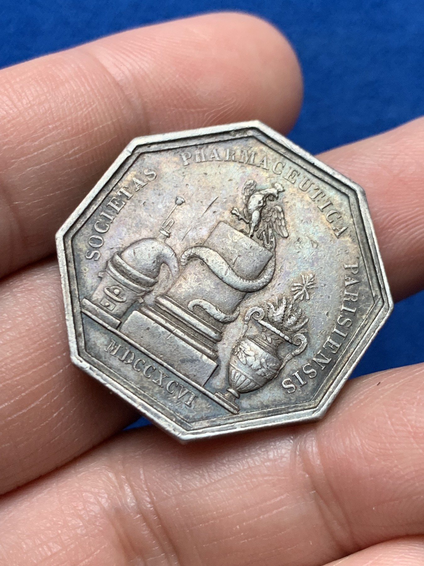 《竞宝斋》第257场-周日，周一 2场连拍 (全场包邮) 法国塞纳河药剂师八角银质代币，12.10g，30.5mm，1832年之前无边铭