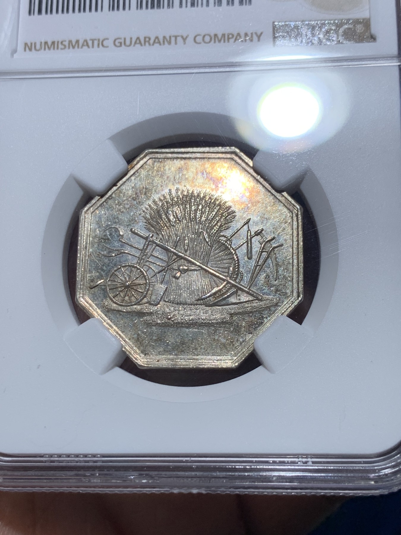 《竞宝斋》第257场-周日，周一 2场连拍 (全场包邮) NGC MS61 法国1818农业题材八角银质代币 这款手指边铭的比较少见