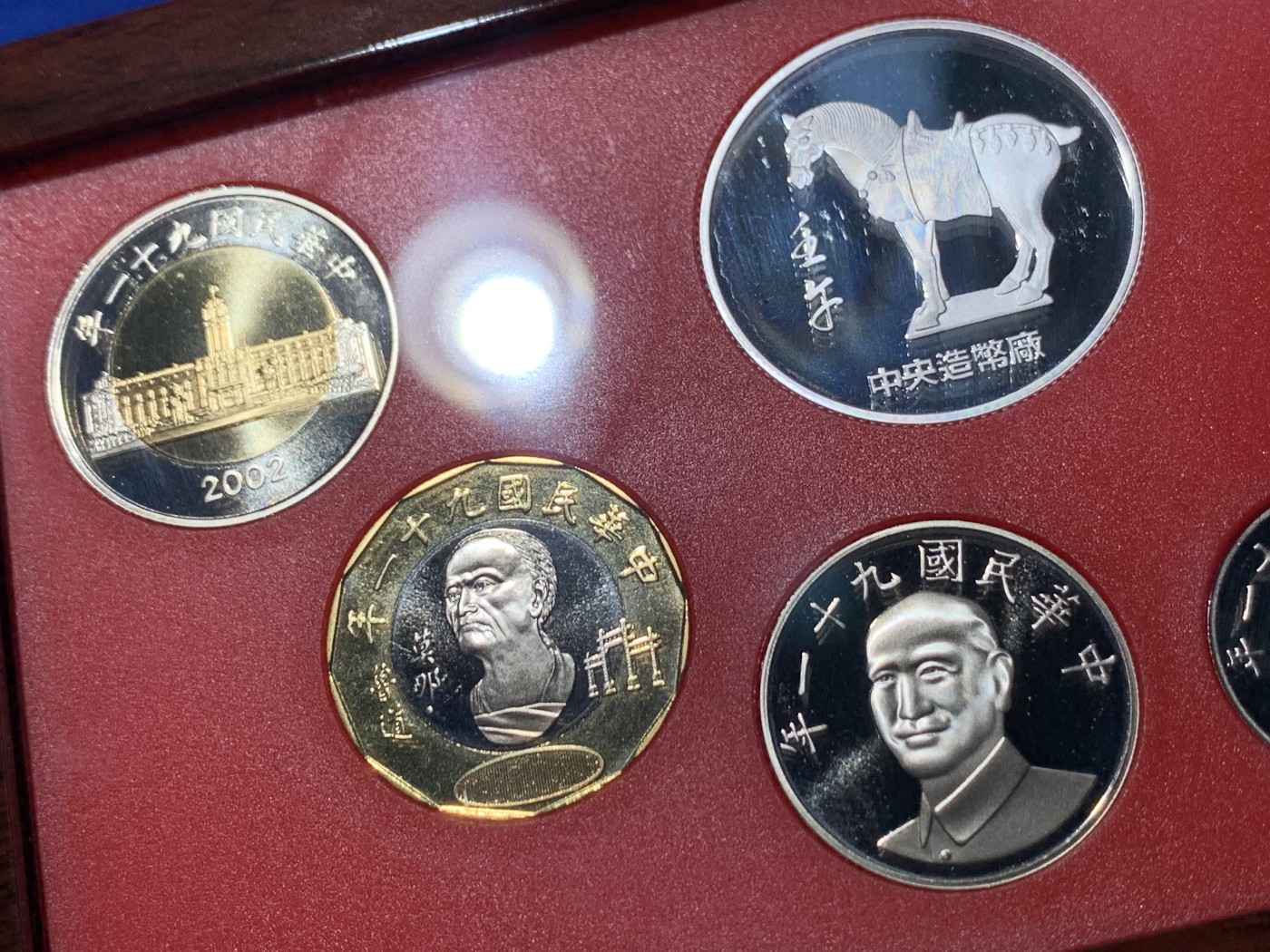 《竞宝斋》第257场-周日，周一 2场连拍 (全场包邮) 台湾省91年版精制套币，带马年纯银章，包装和证书齐全（带台湾银行收据）