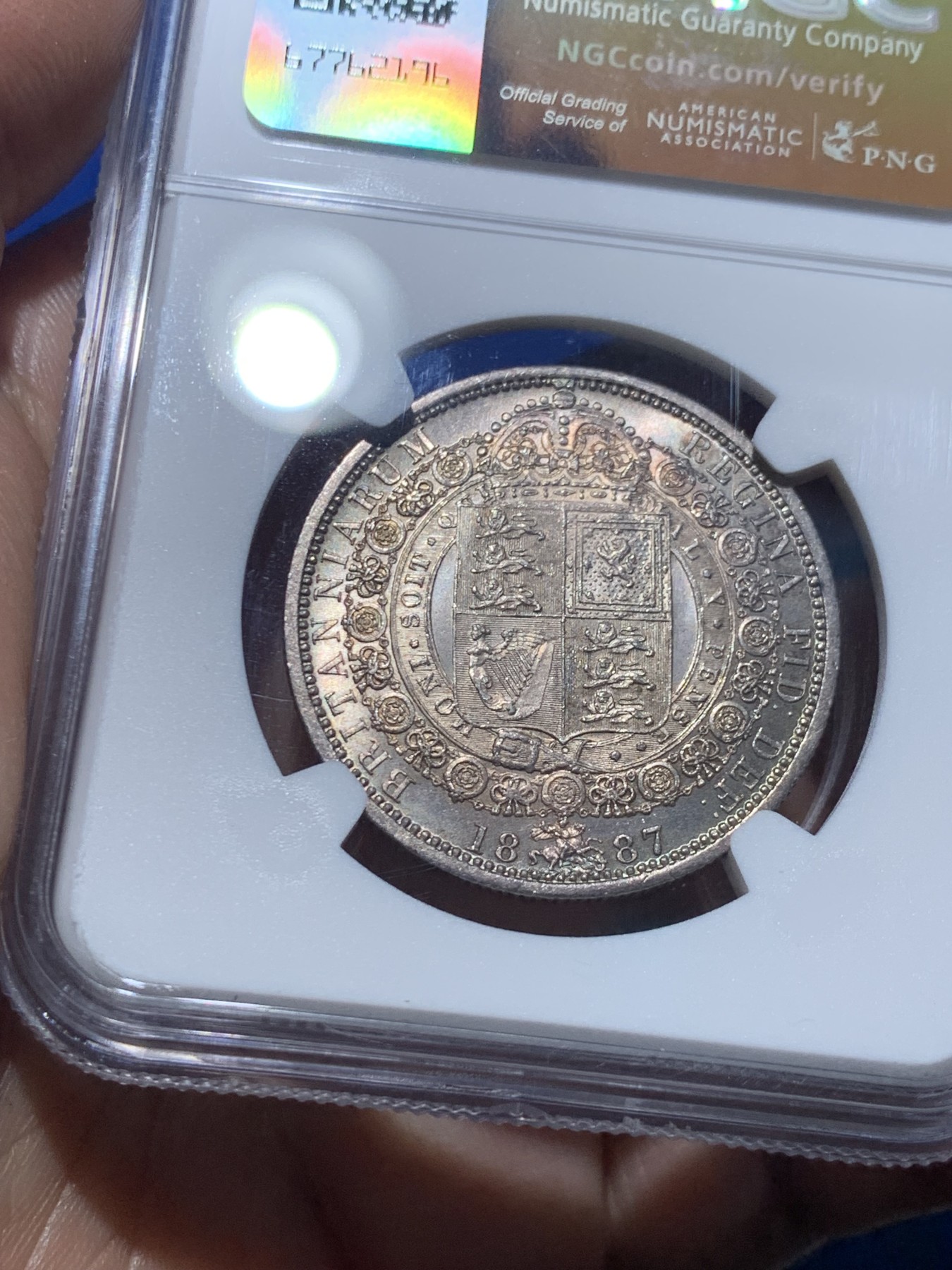 《竞宝斋》第257场-周日，周一 2场连拍 (全场包邮) NGC MS62 英国1887年维多利亚1/2克朗 深五彩带转光