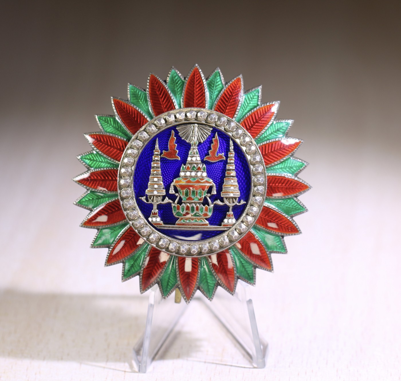 大猫徽章拍卖第245期   早期泰国王冠勋章 星章 难得一见品相状态很好